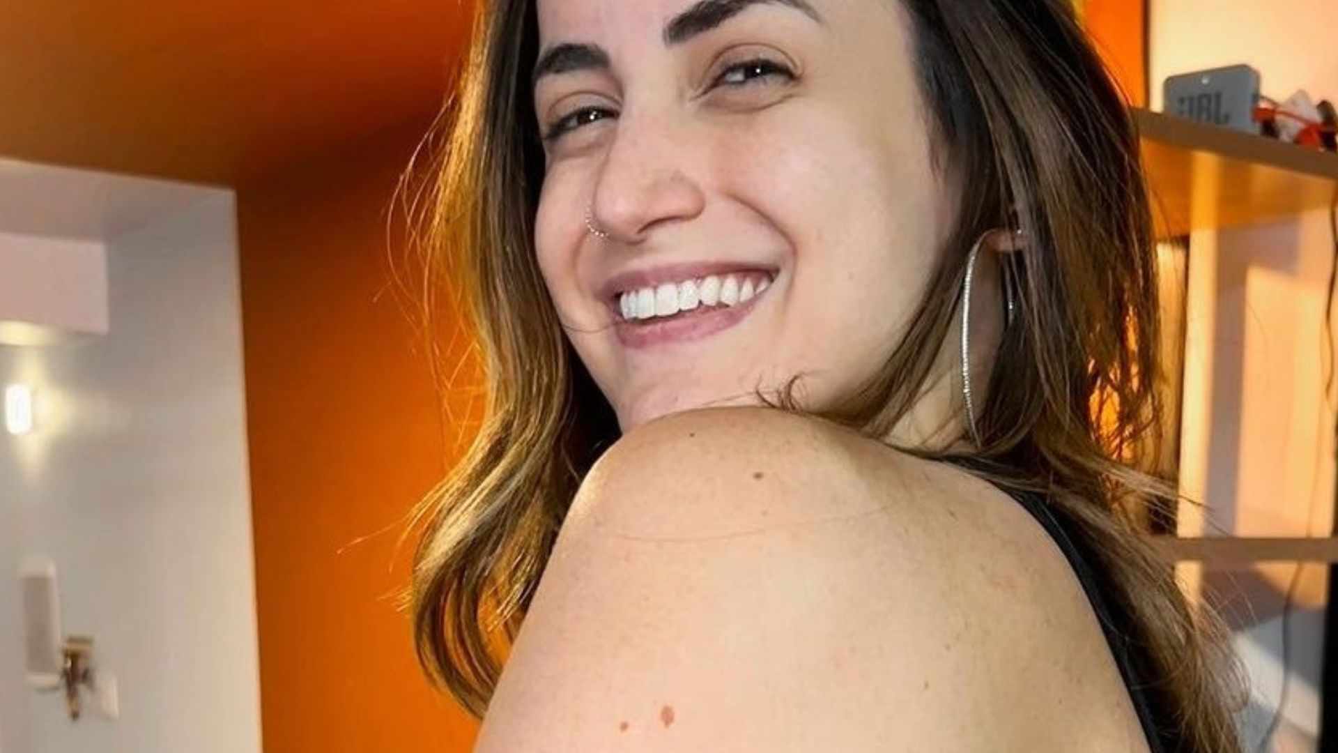 Mari Palma faz três tatuagens de uma vez: ”Um dia rabiscando”