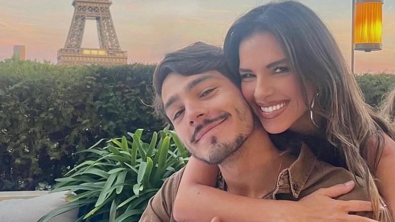 Mariana Rios publica fotos românticas ao lado de novo namorado e se declara: ‘Raridade’
