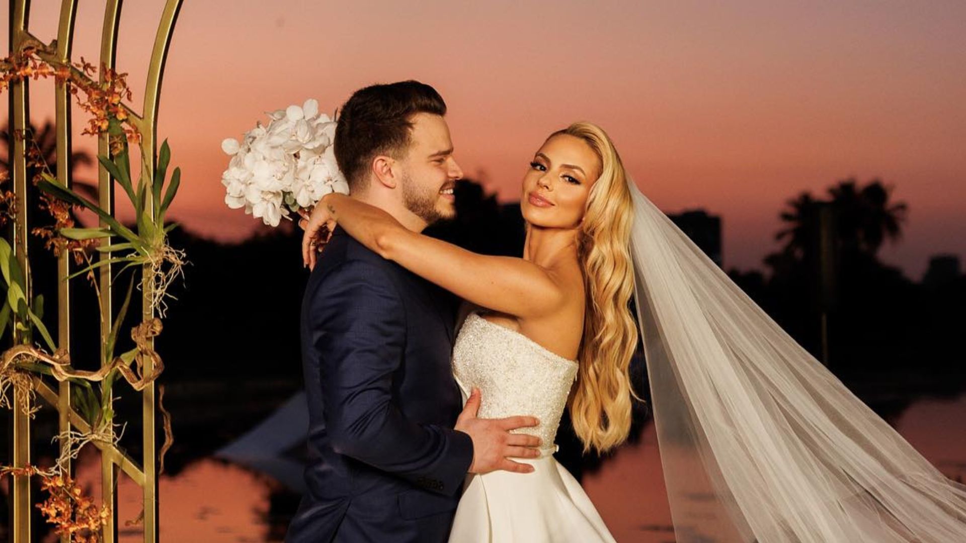 Matheus Fernandes namorou 12 anos antes de casar; saiba quem é a esposa do cantor