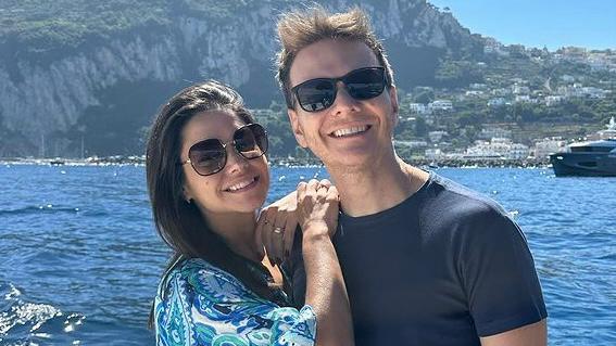 Em clima romântico, Thais Fersoza e Michel Teló mostram álbum de viagem na Ilha de Capri