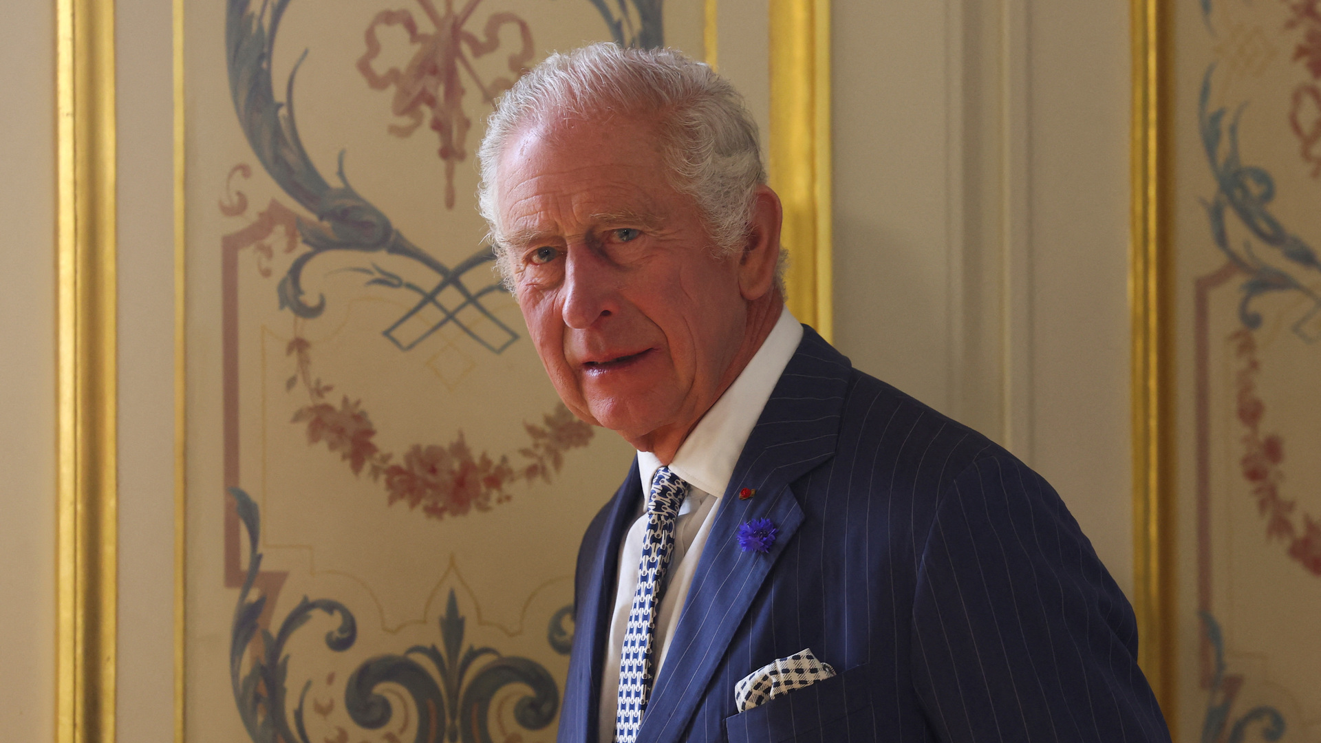 Família Real realiza mudança nas medalhas de honra e substitui a Rainha Elizabeth II