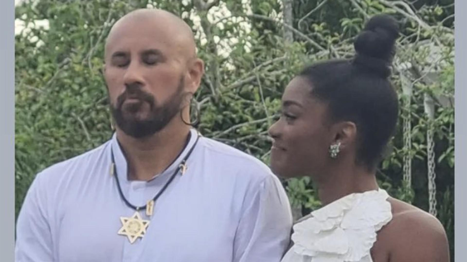 Erika Januza anuncia seu noivado com José Junior durante cerimônia