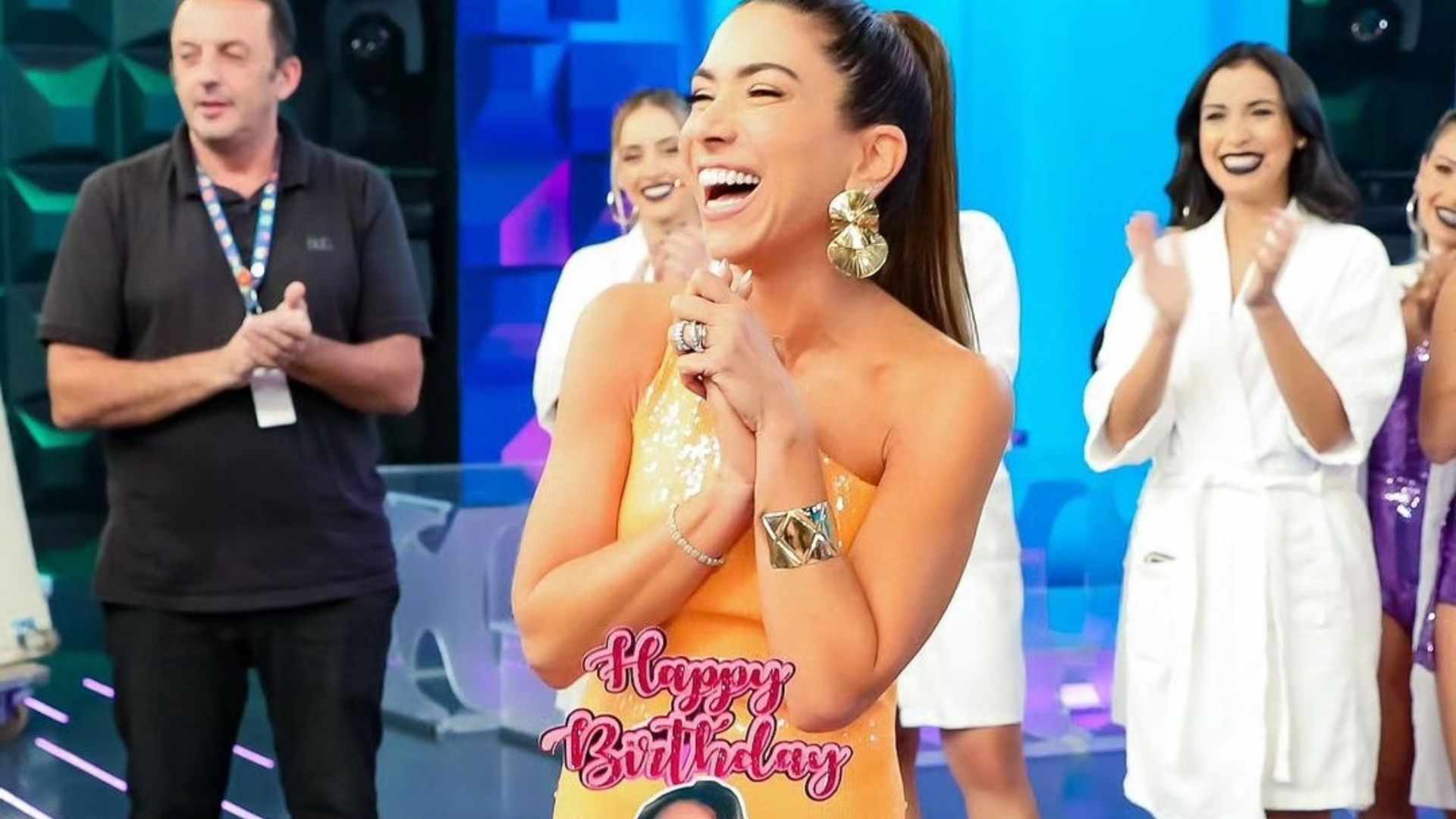 Em seu aniversário, Patricia Abravanel ganha festa especial no SBT: ”Família apareceu”
