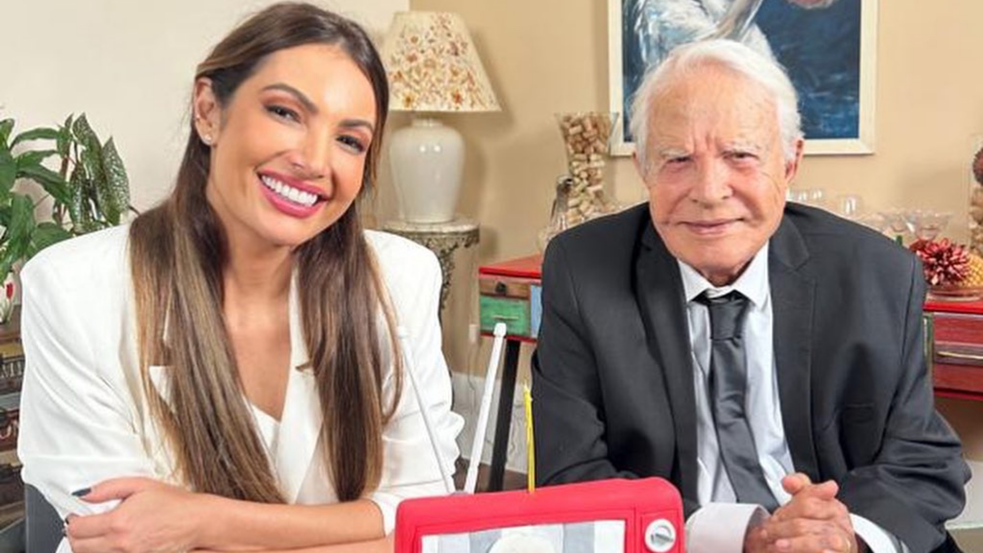 Patrícia Poeta homenageia Cid Moreira em seu aniversário de 96 anos