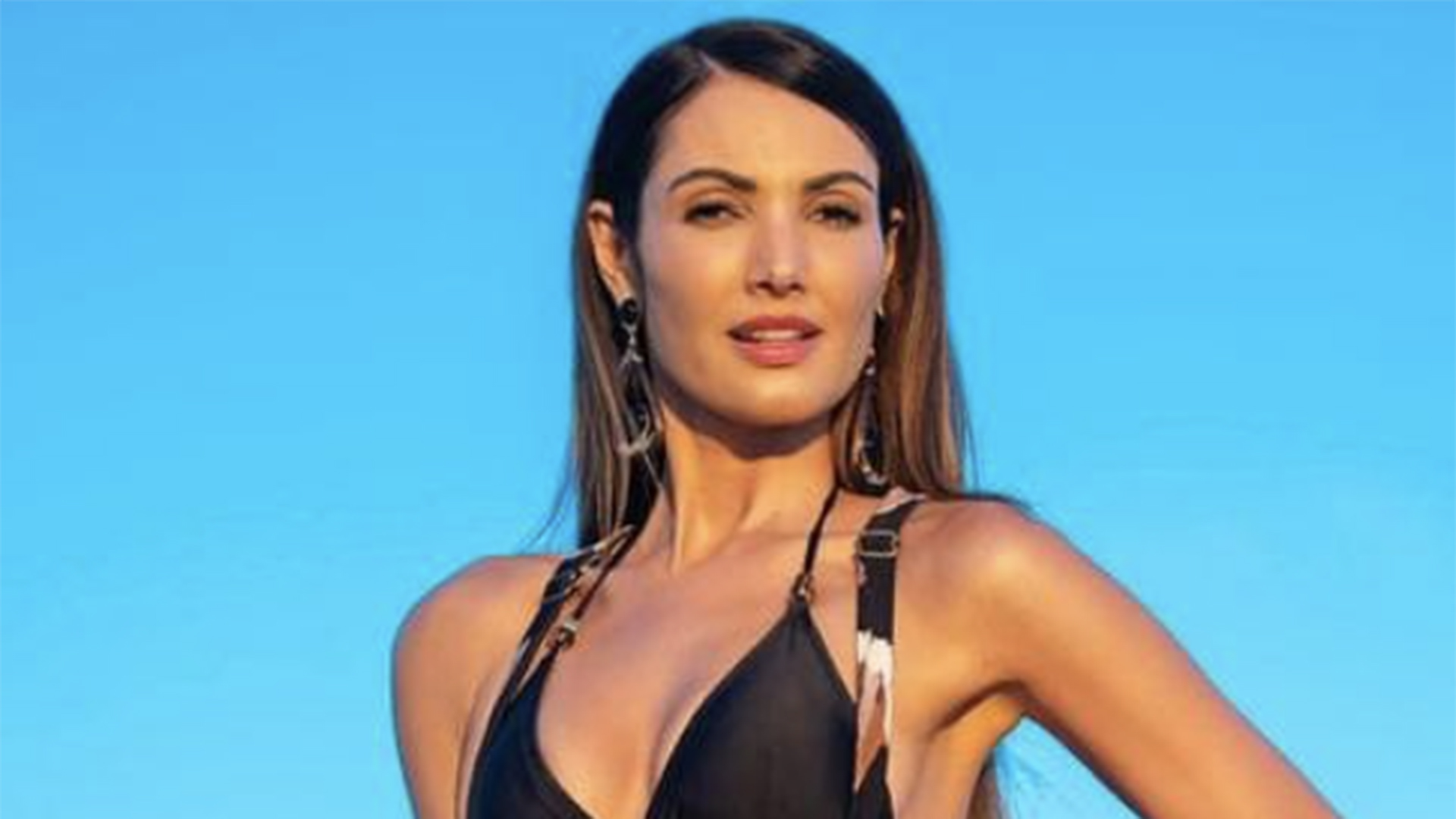 Magérrima, Patrícia Poeta exibe corpão em look mínimo