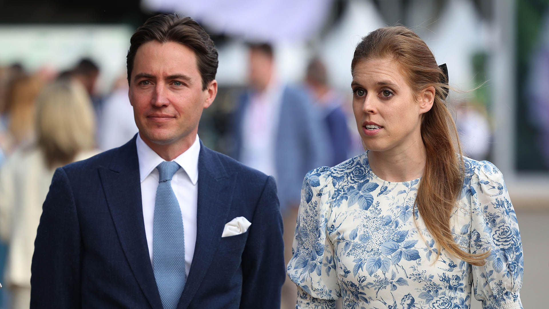 Marido da princesa Beatrice exibe foto inédita da filha do casal