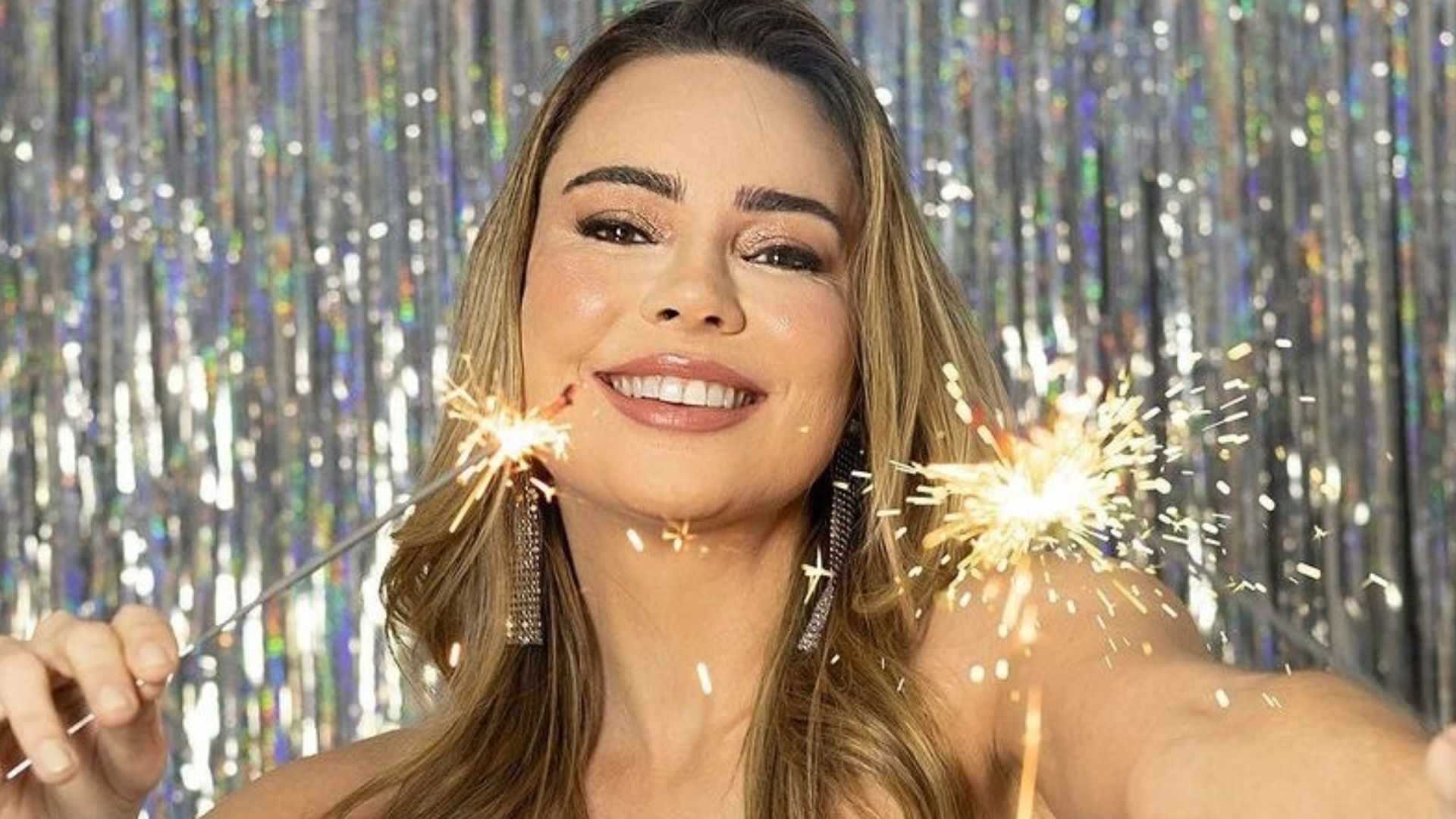 Rachel Sheherazade choca ao comemorar 50 anos com roupa transparente: ”Não dá pra acreditar”