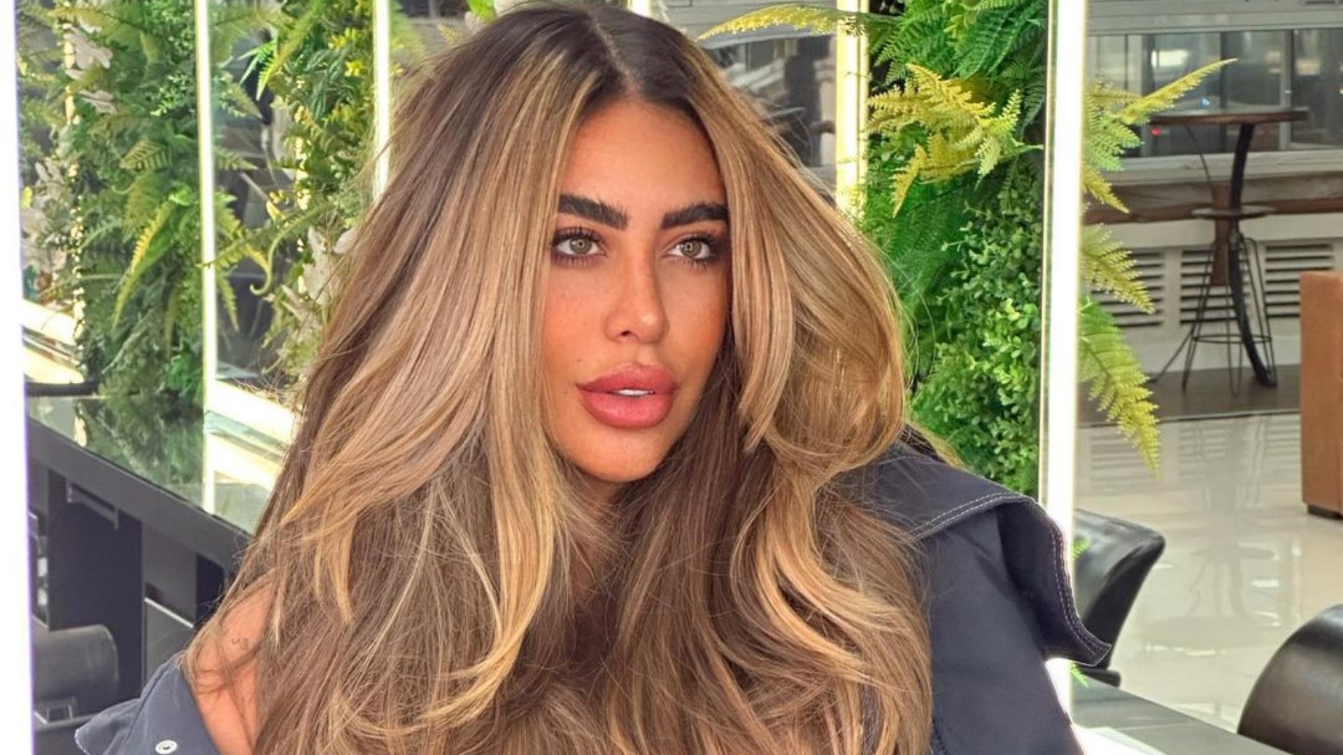 Rafaella Santos muda o visual, posa com barriga de fora e mostra resultado de lipo LAD