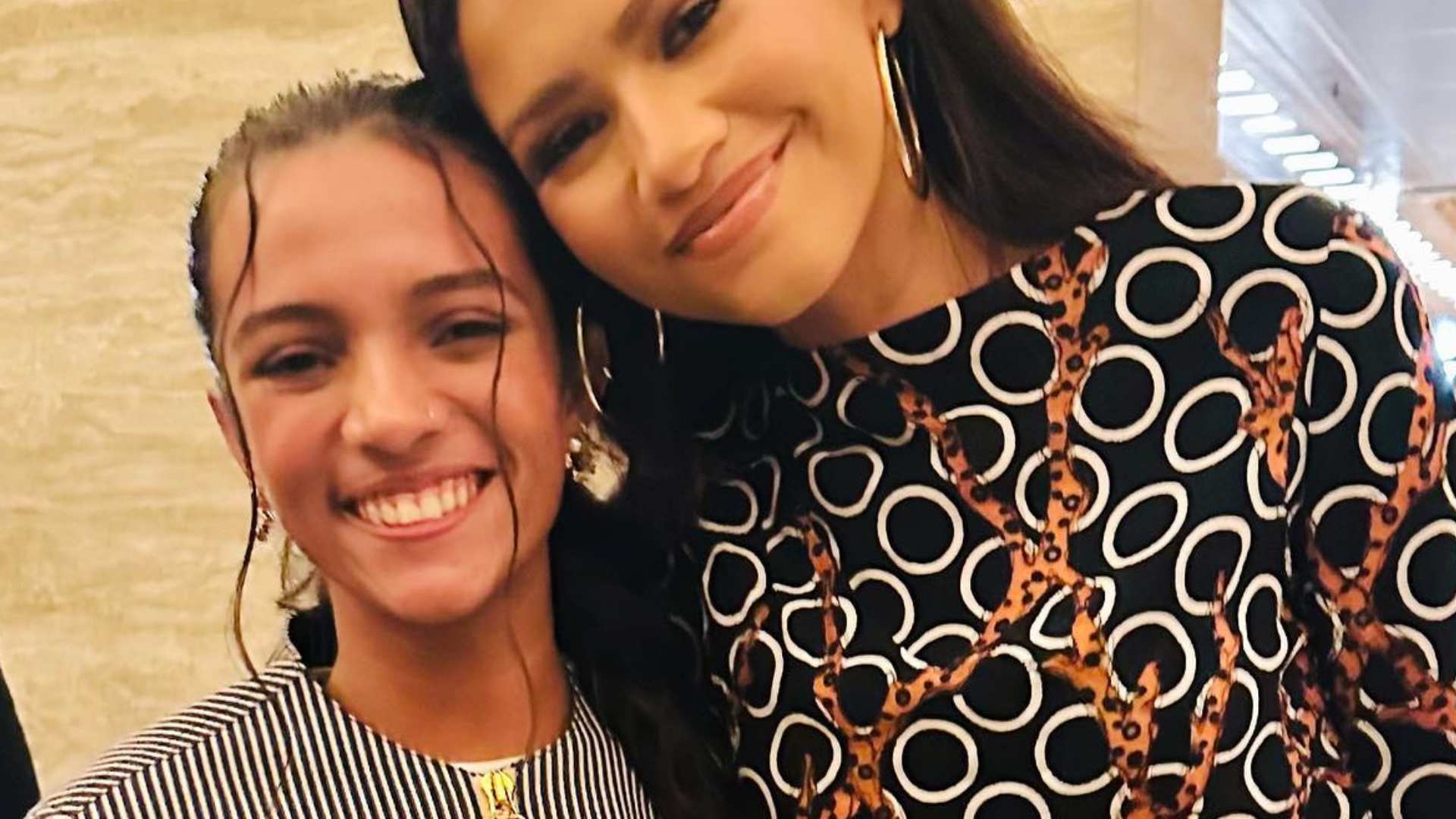 Rayssa Leal mostra encontro com Zendaya: “Ela é incrível”