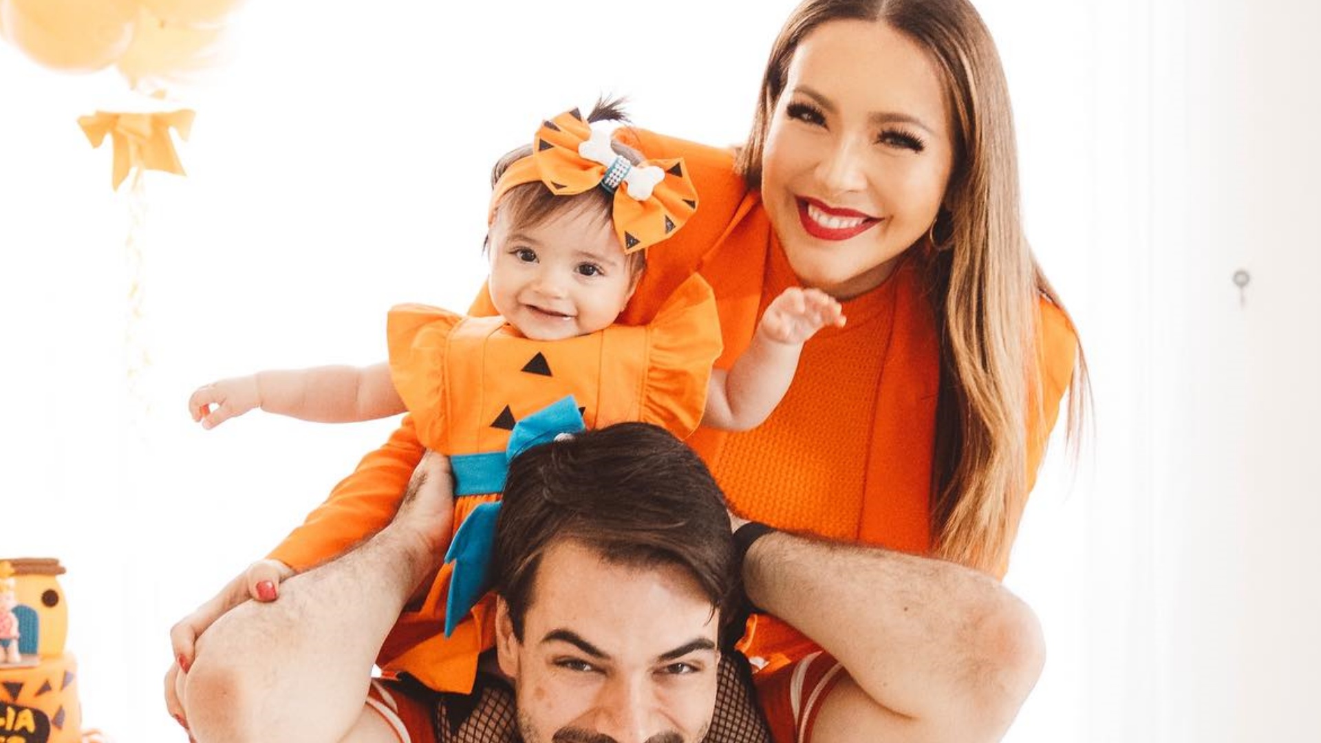 Renata Dominguez celebra os nove meses da filha com ensaio fotográfico em família