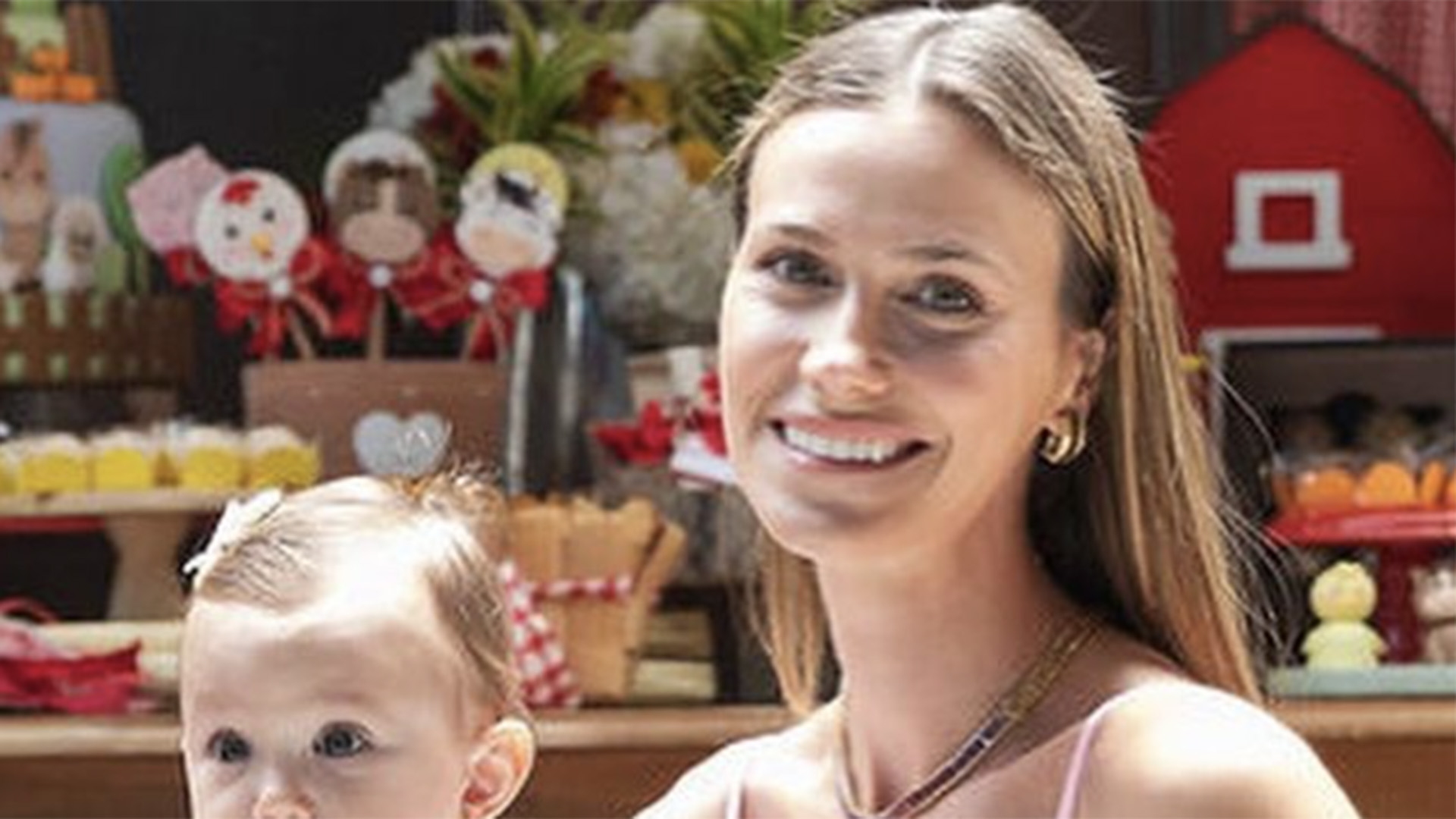 Apresentadora do Esquadrão da Moda, Renata Kuerten celebra o primeiro aniversário da filha com festa luxuosa