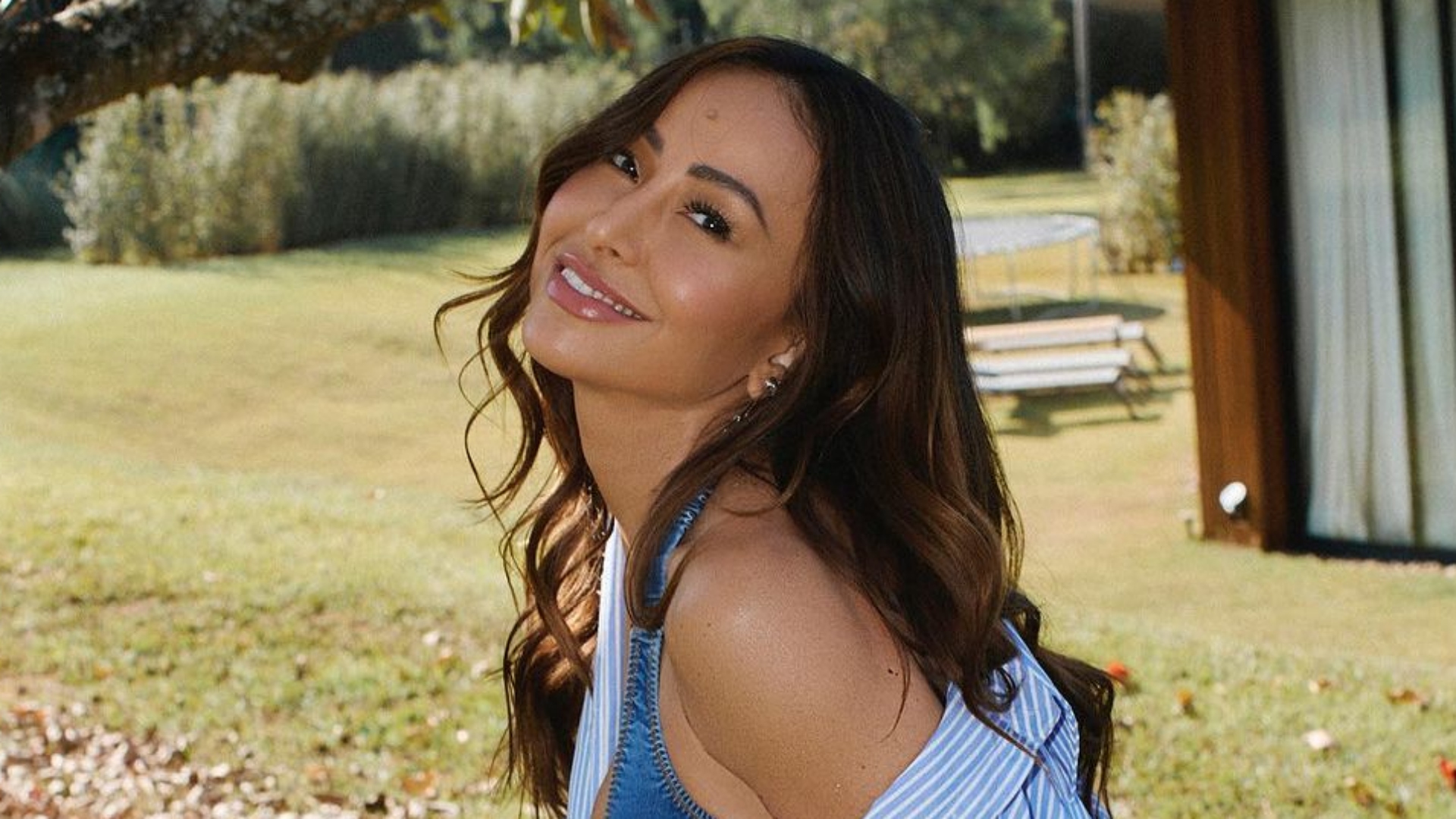 Look moda praia de Sabrina Sato divide opiniões: ‘Apenas um corpinho lapidado’. Entenda!