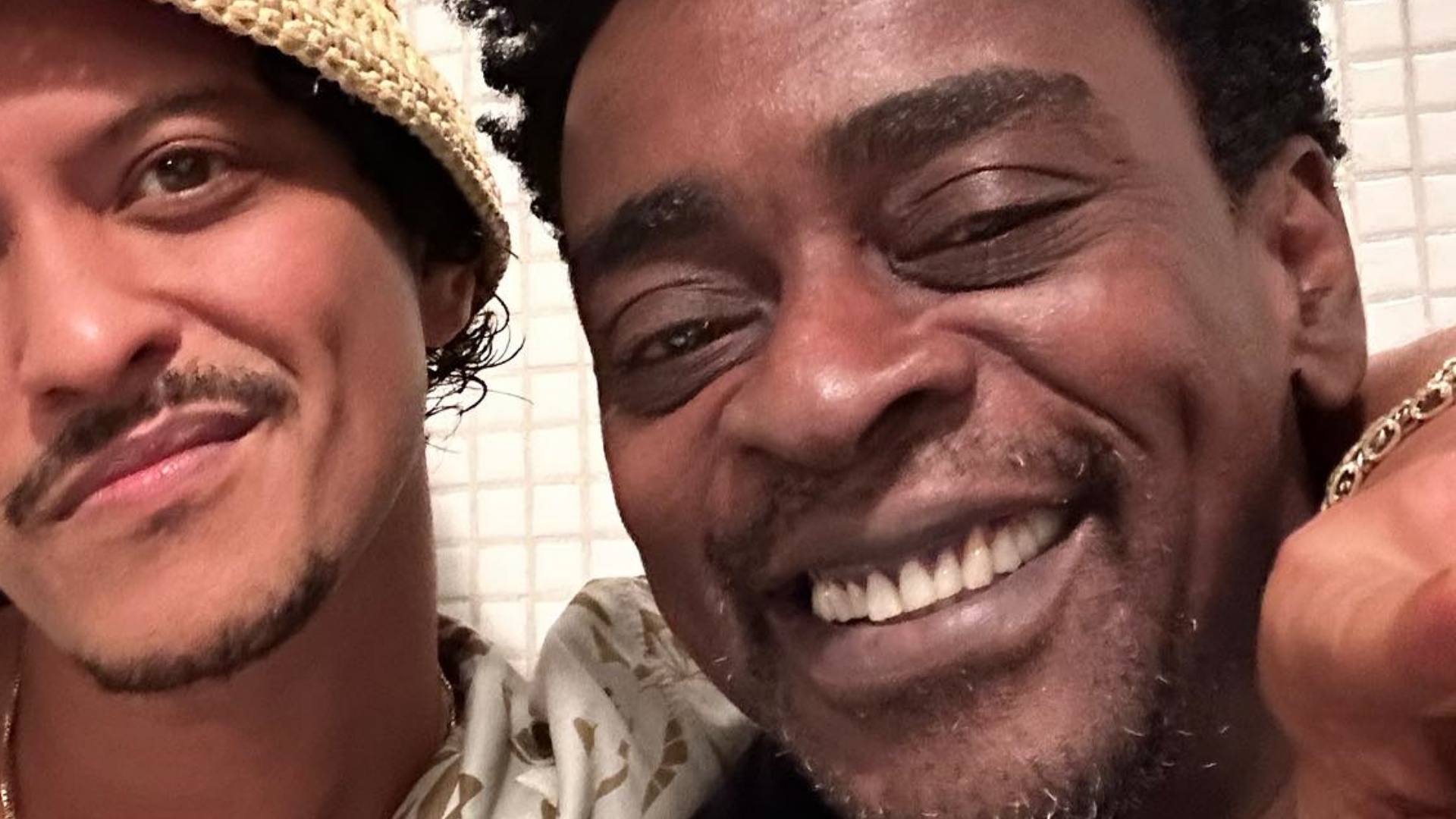 Seu Jorge celebra encontro com Bruno Mars: “Noite de risos e muita resenha”