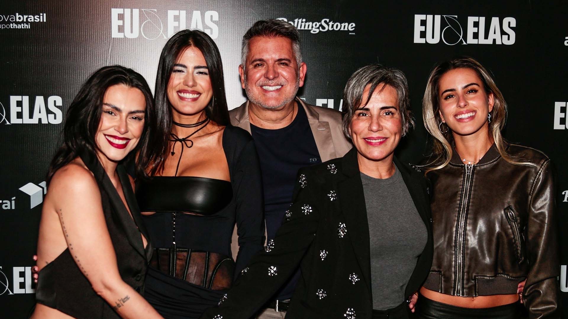 Gloria Pires aplaude show de Orlando Morais com as filhas