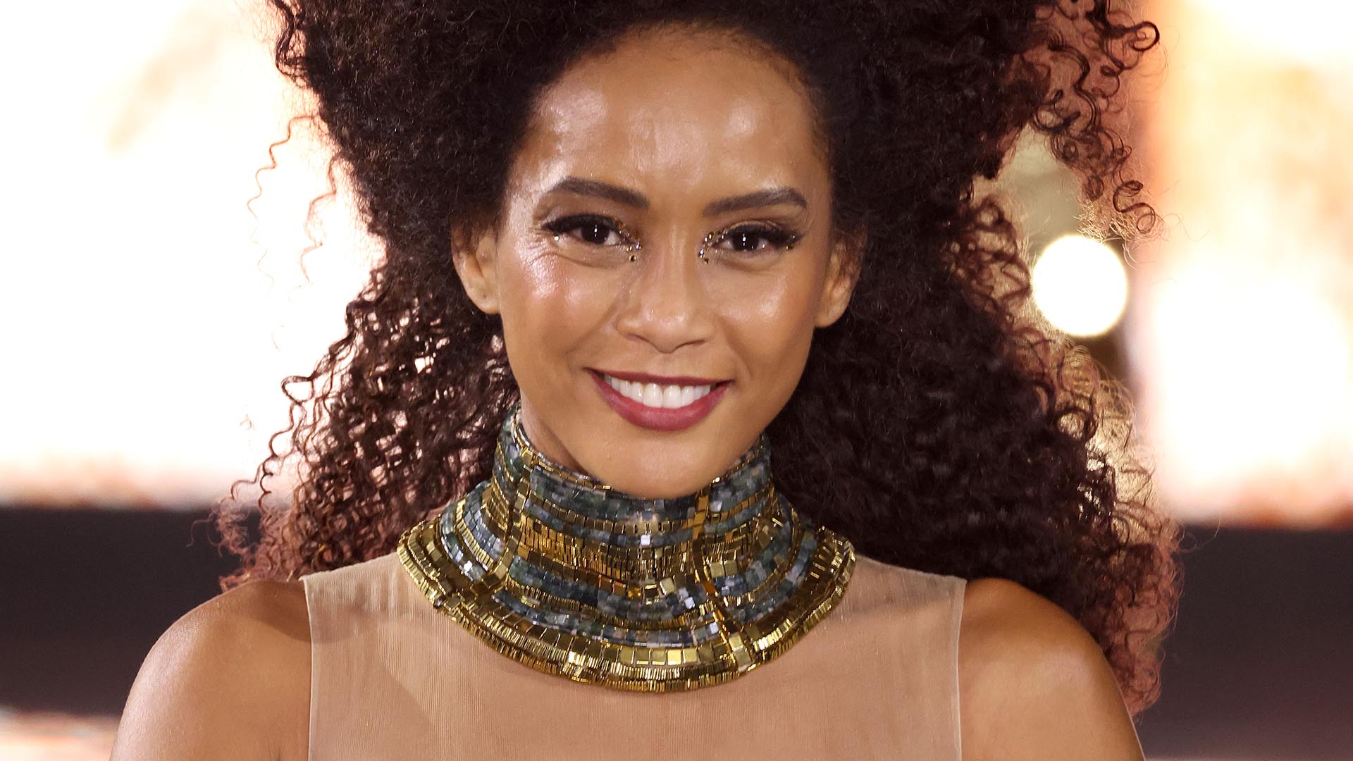 Taís Araujo leva toda a sua beleza para a Paris Fashion Week