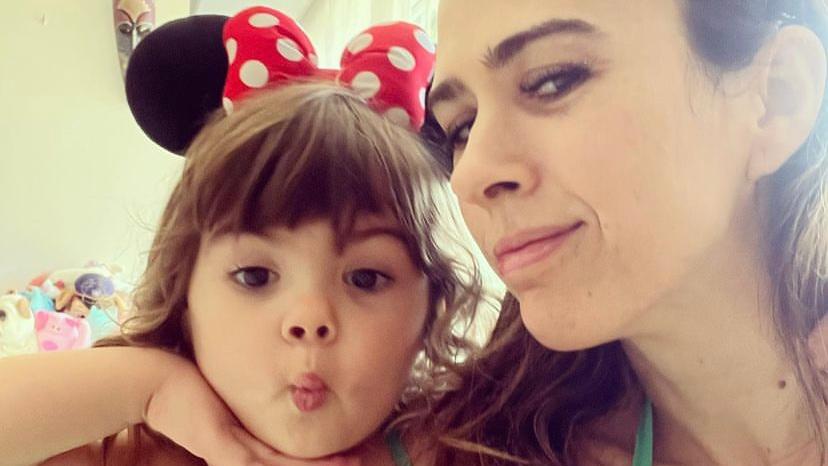 Tata Werneck posta foto combinando look com filha e encanta seguidores: “Meu grude”