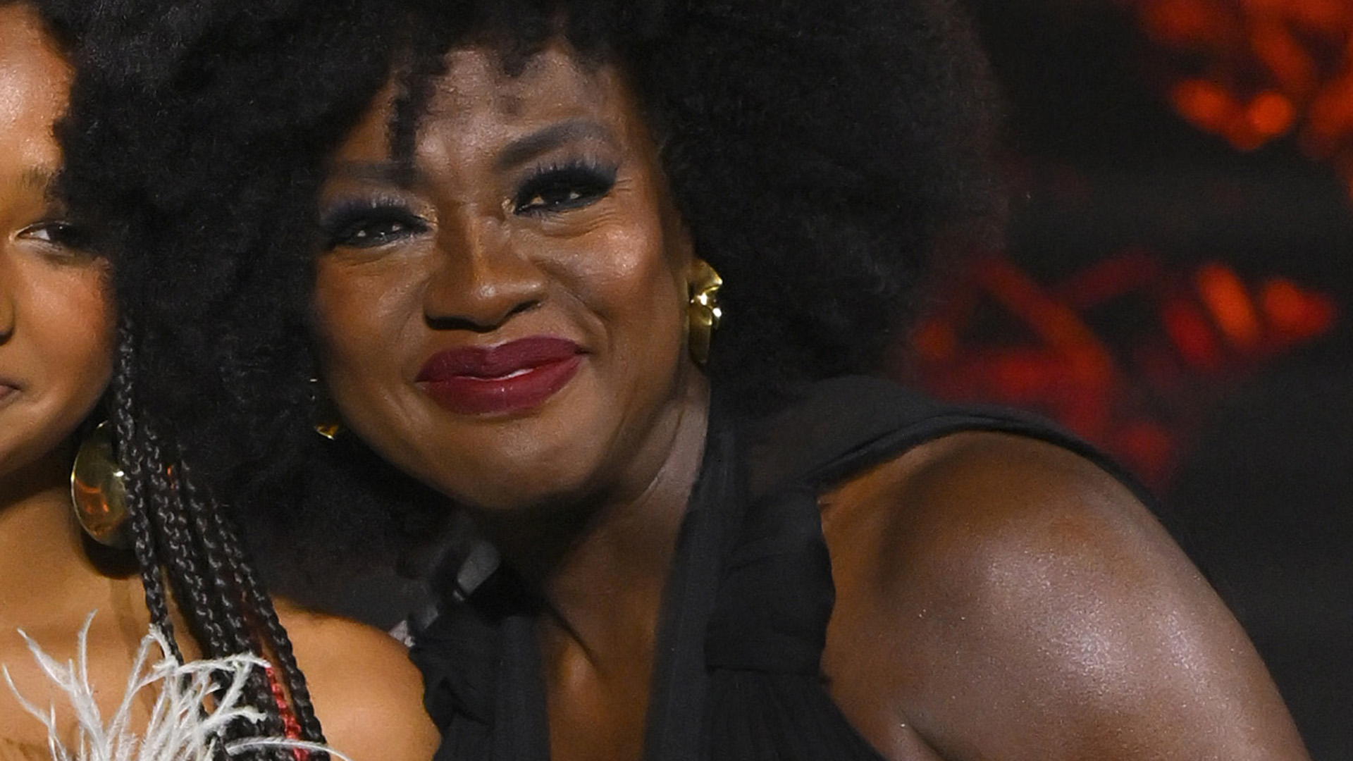 Viola Davis faz rara aparição com a filha em desfile de moda