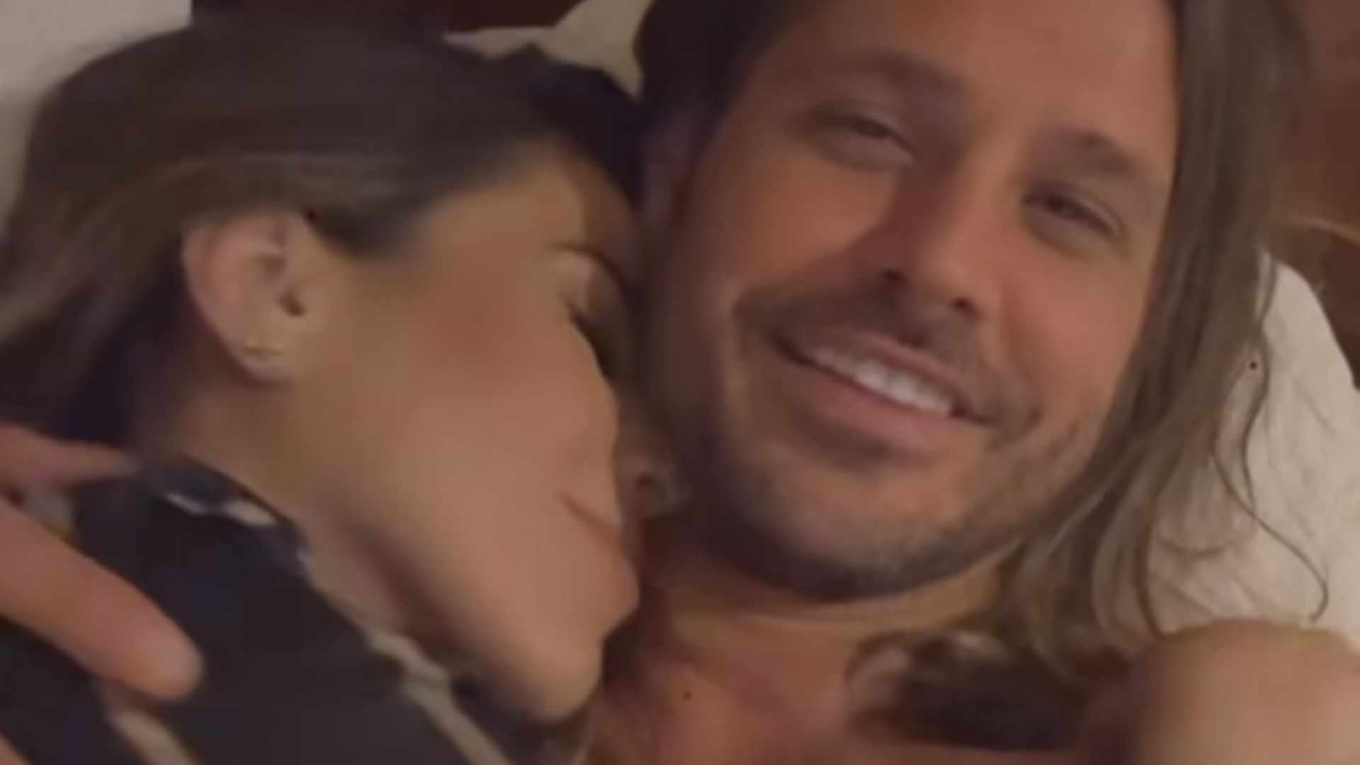 Após rumores de crise, Wanessa e Dado surgem na cama: ”Meu ninho”