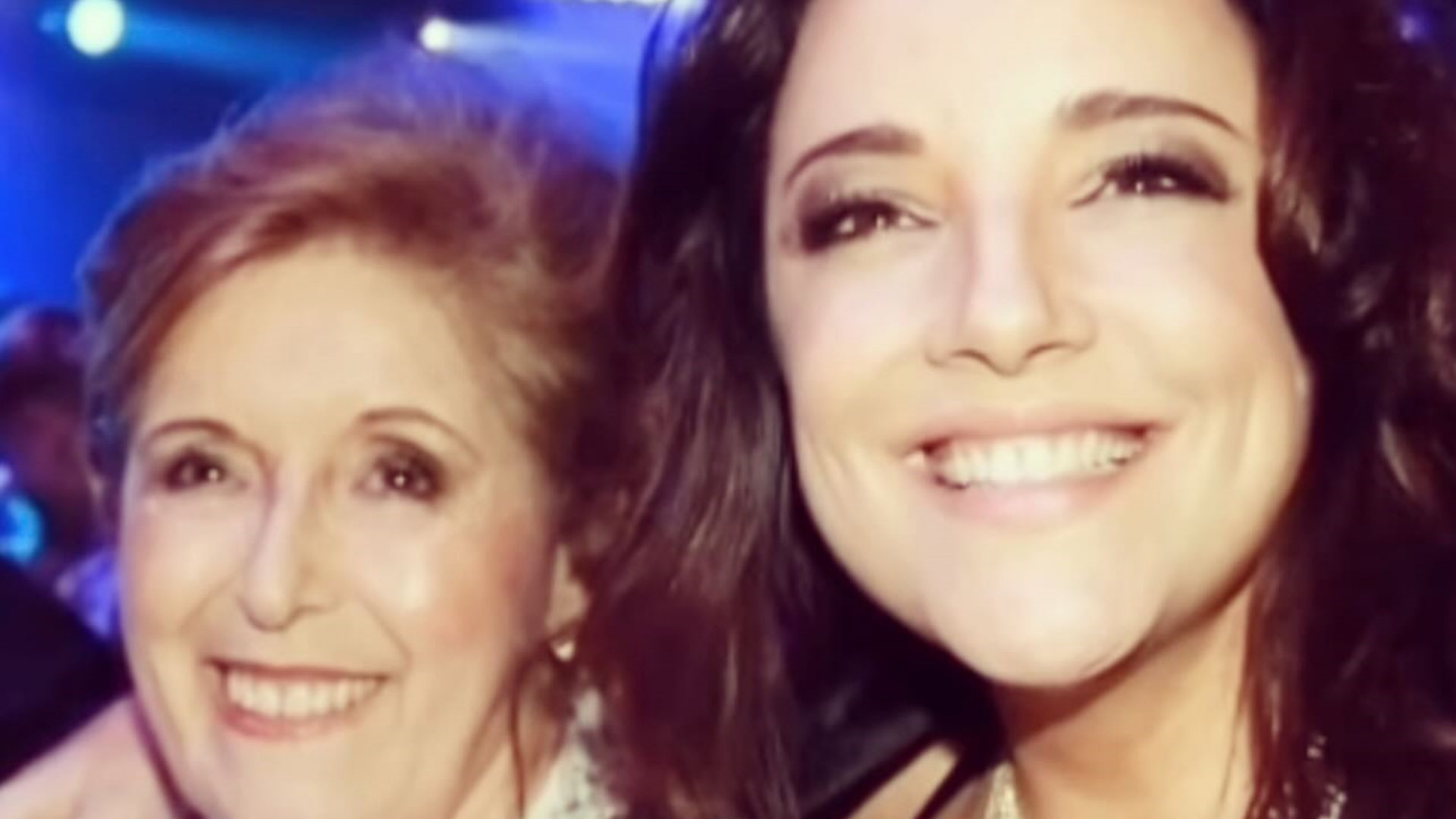 Ana Carolina presta homenagem no dia que sua mãe faria 87 anos