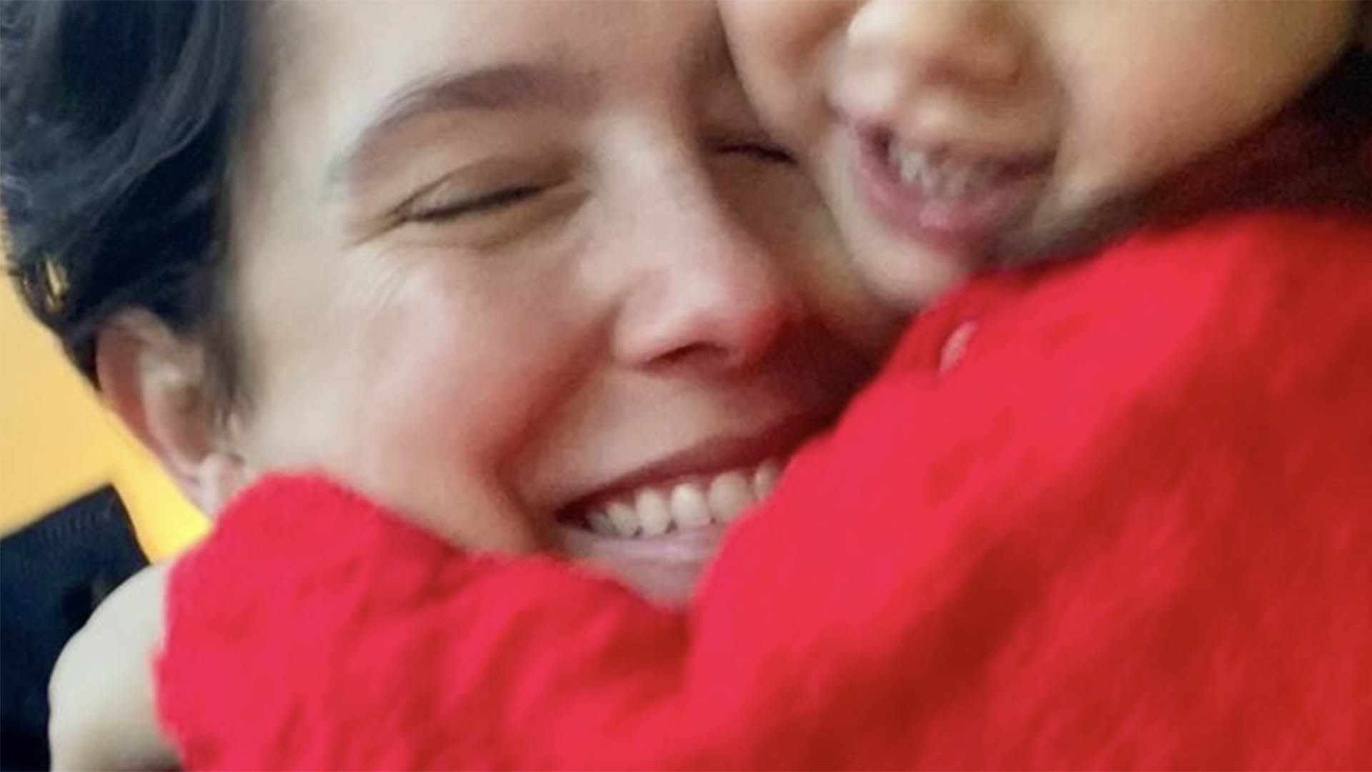 Filha de Cecilia Malan encanta ao dar um abraço carinhoso na mãe