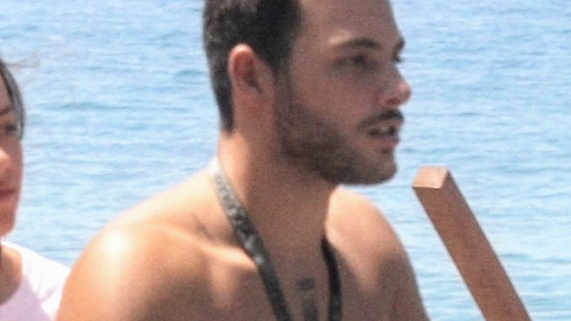 Filho de Patricia Poeta faz rara aparição com a namorada no Rio de Janeiro