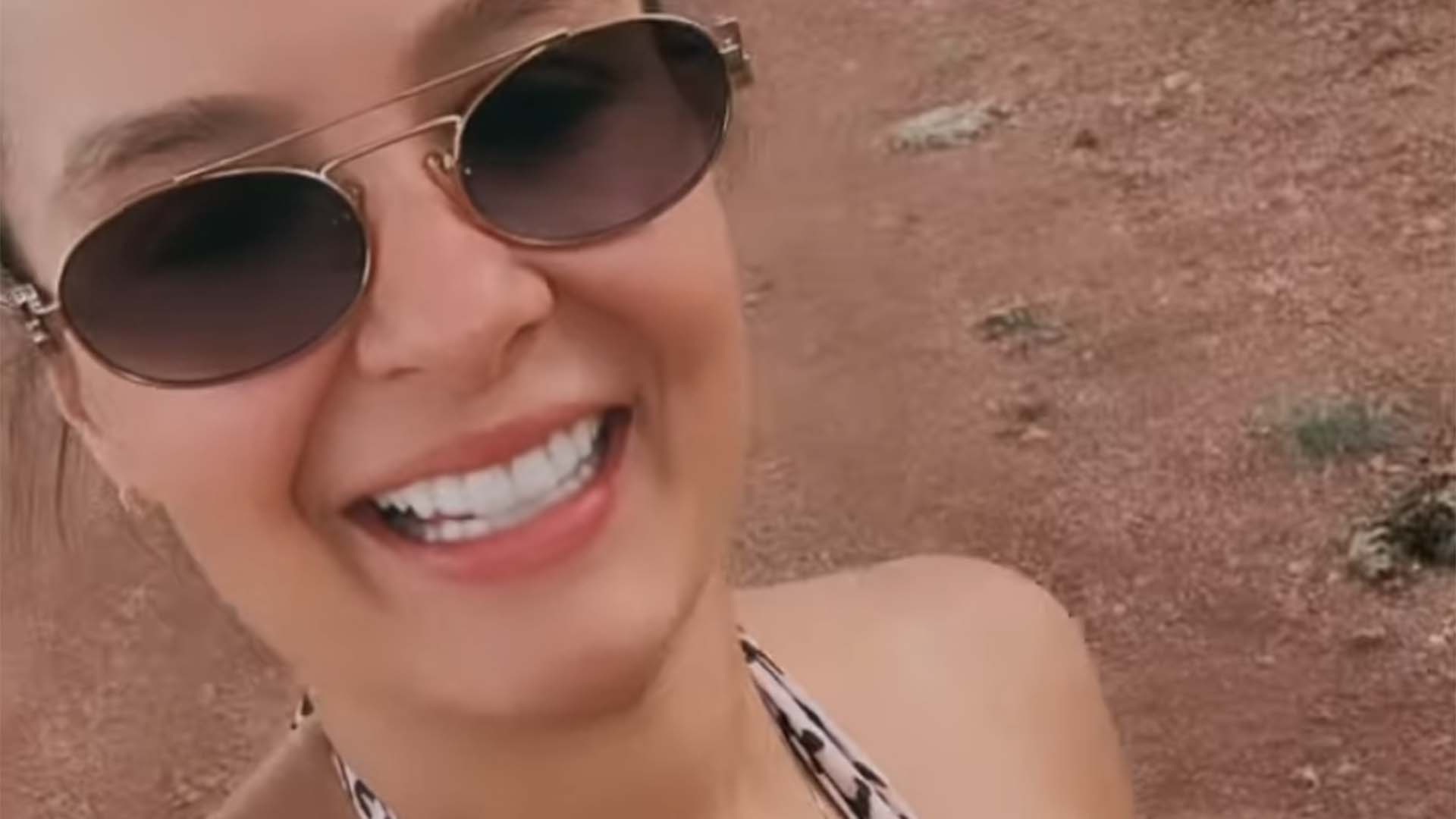 Mais magra, Maiara surge só de maiô durante caminhada ao ar livre