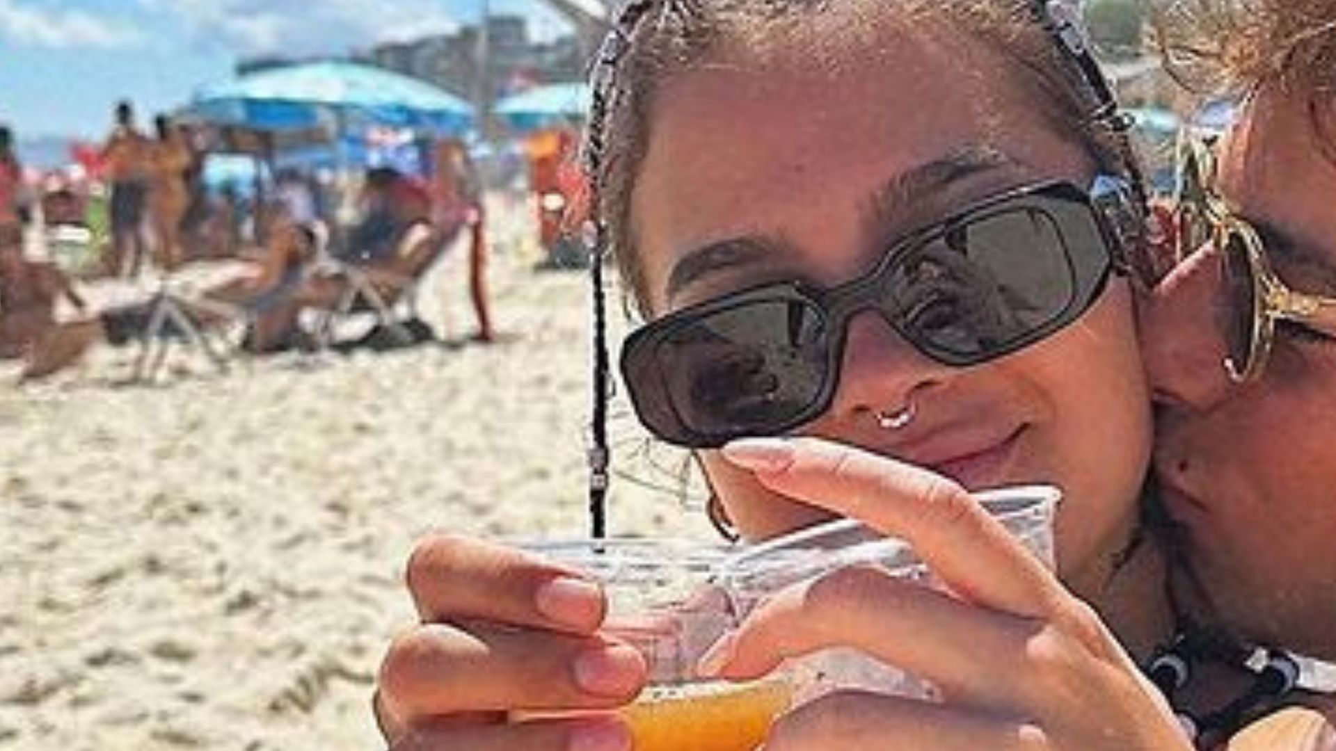 Em clima de romance, Mel Maia surge agarradinha com novo affair: “Beijinho”