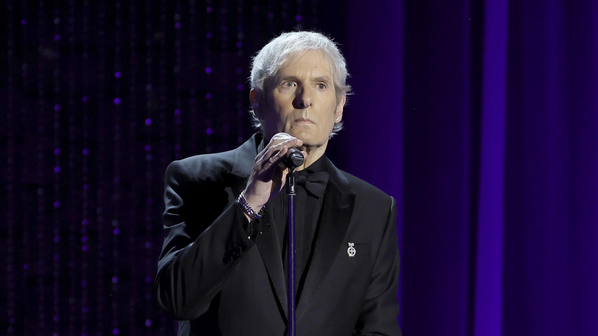 Cantor Michael Bolton passa por cirurgia às pressas ao descobrir câncer