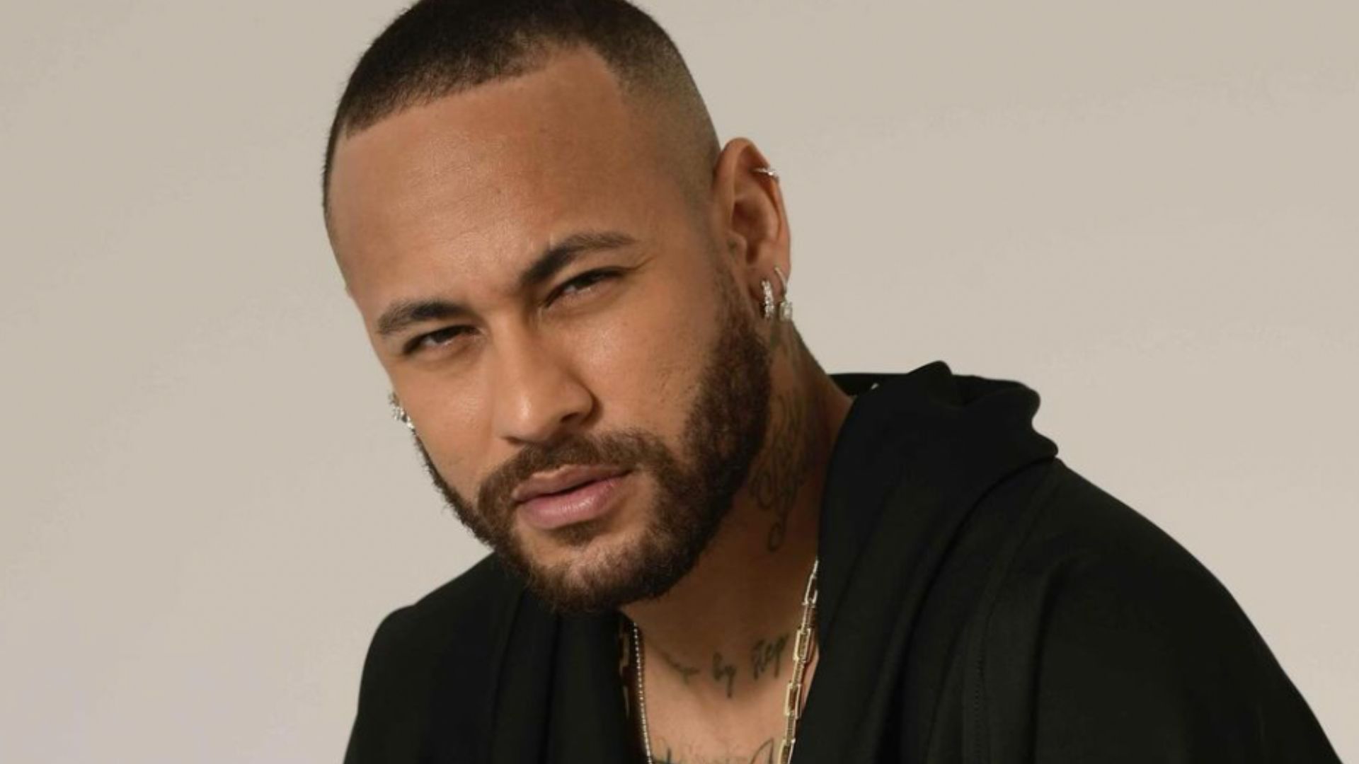 Pego de surpresa! Neymar vivia romance e descobriu gravidez por mensagem
