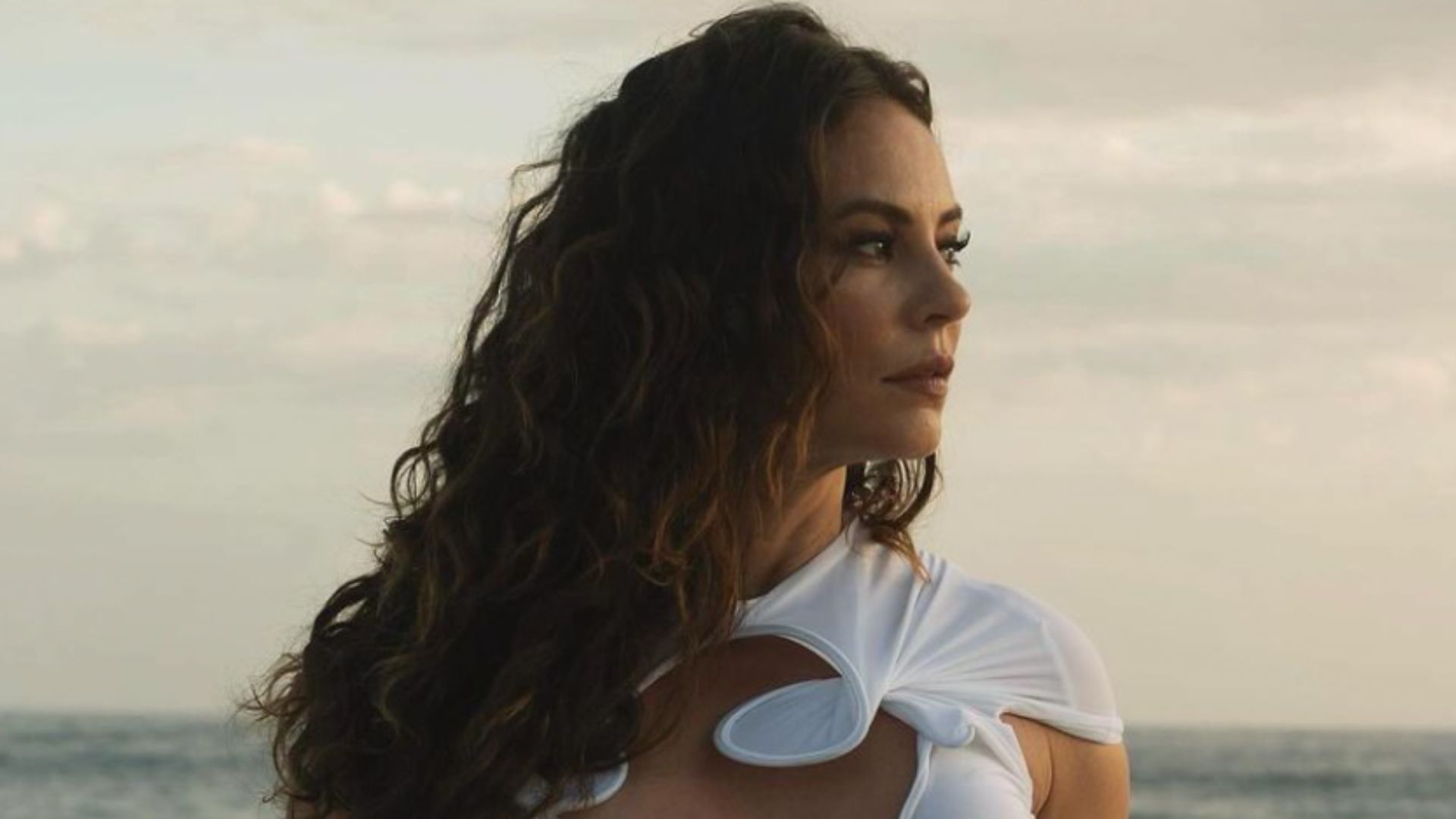 Criticada pelo corpo, Paolla Oliveira ousa em look para o ano novo: “Coragem”