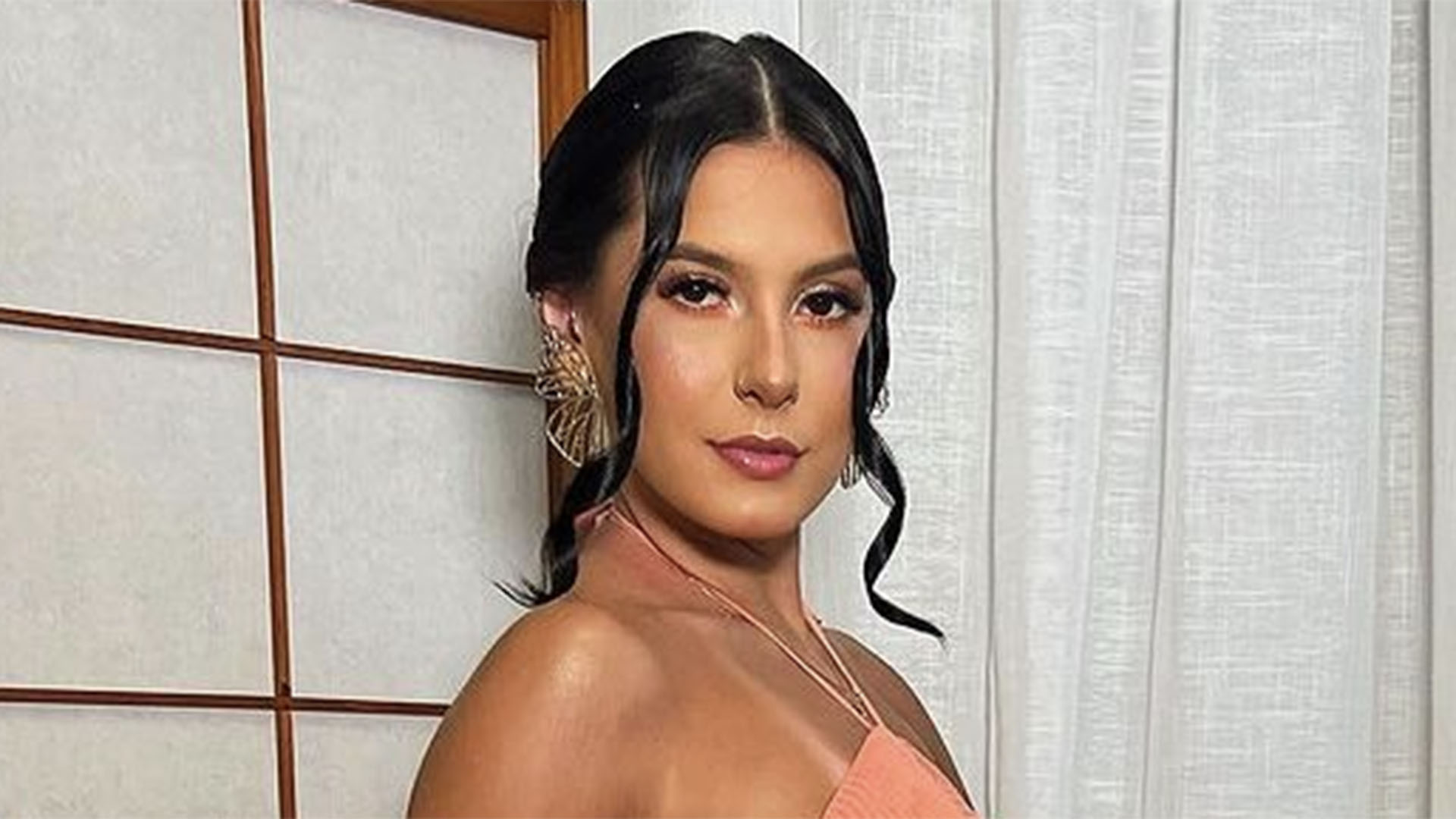 Solteira, Ana Castela surge com look decotado em aparição após se separar