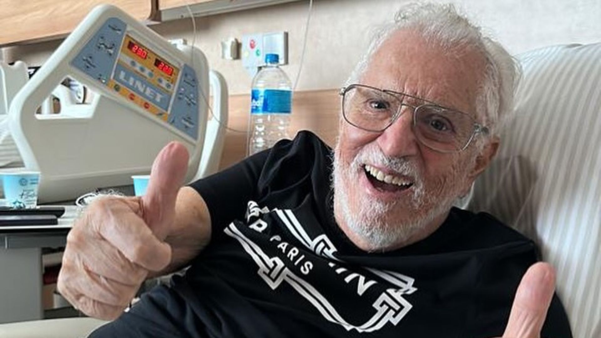 Carlos Alberto de Nóbrega celebra alta após cirurgia: ‘Eterna gratidão’