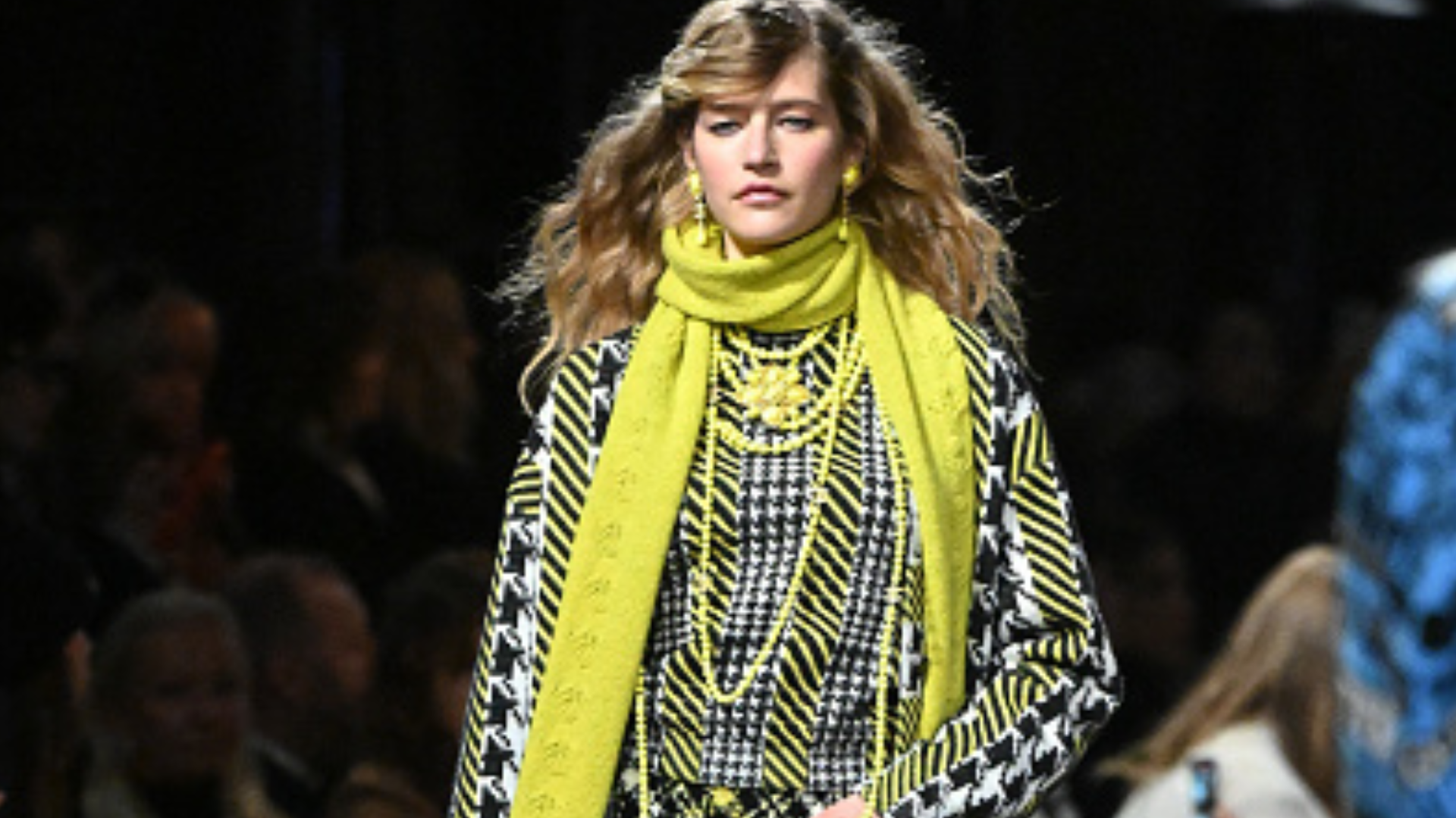 Estilista da Chanel une indústria e cultura em desfile no Reino Unido