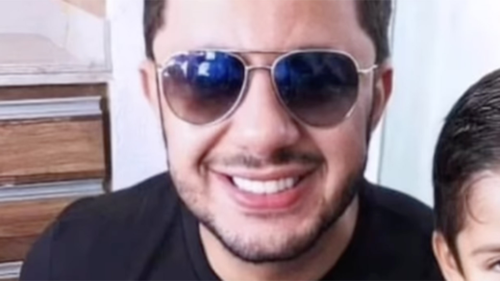 Filhos de Cristiano Araújo aparecem enormes em foto revelada pelo avô