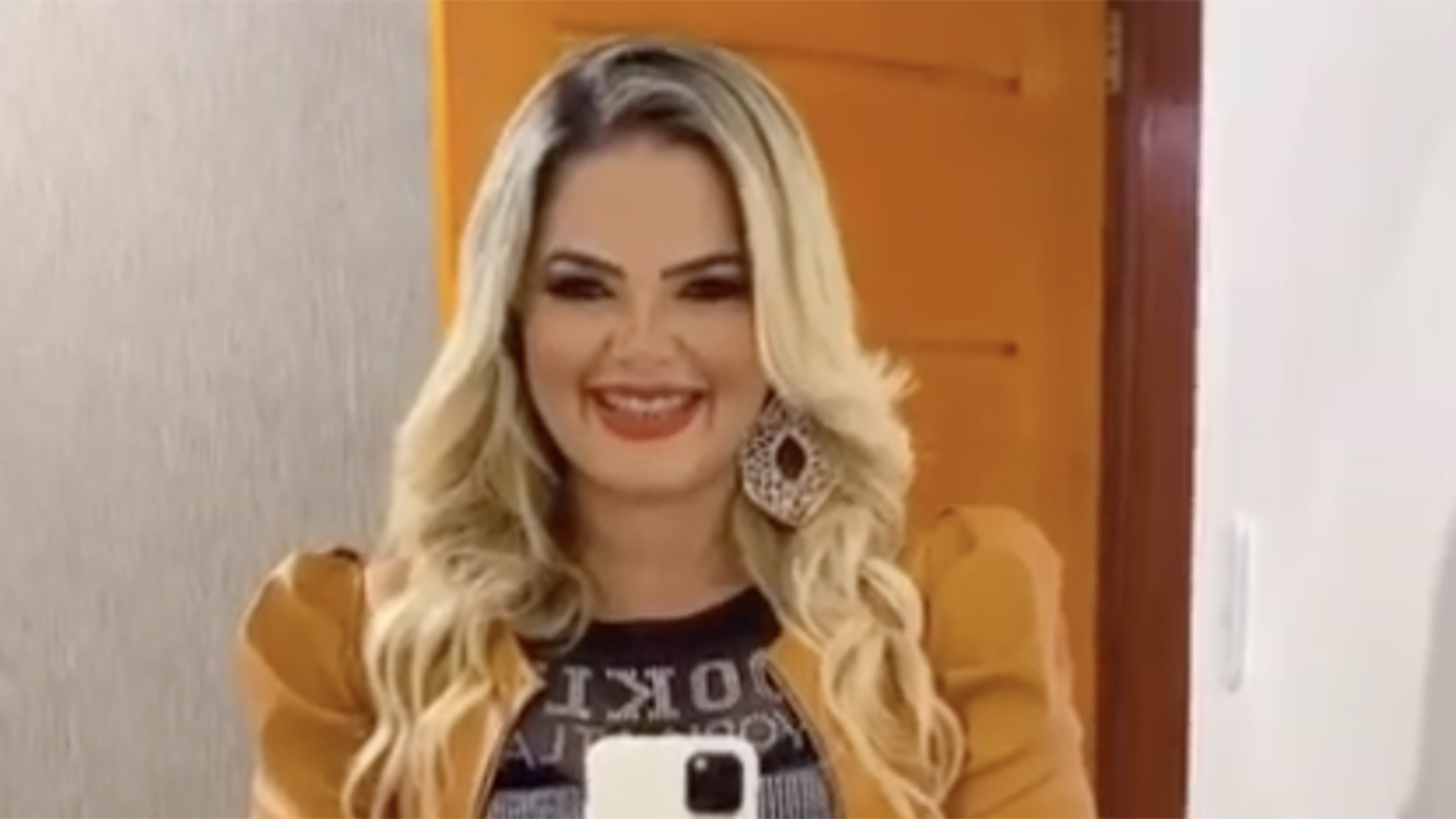 Morre a cantora Dani Li, ícone da música brega, aos 42 anos