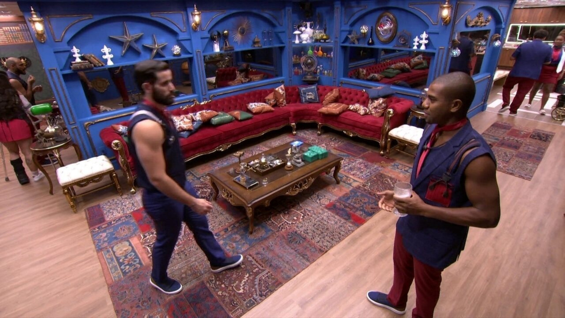BBB24: Davi tem reação polêmica ao ver brother de batom: “Que porr* é essa”