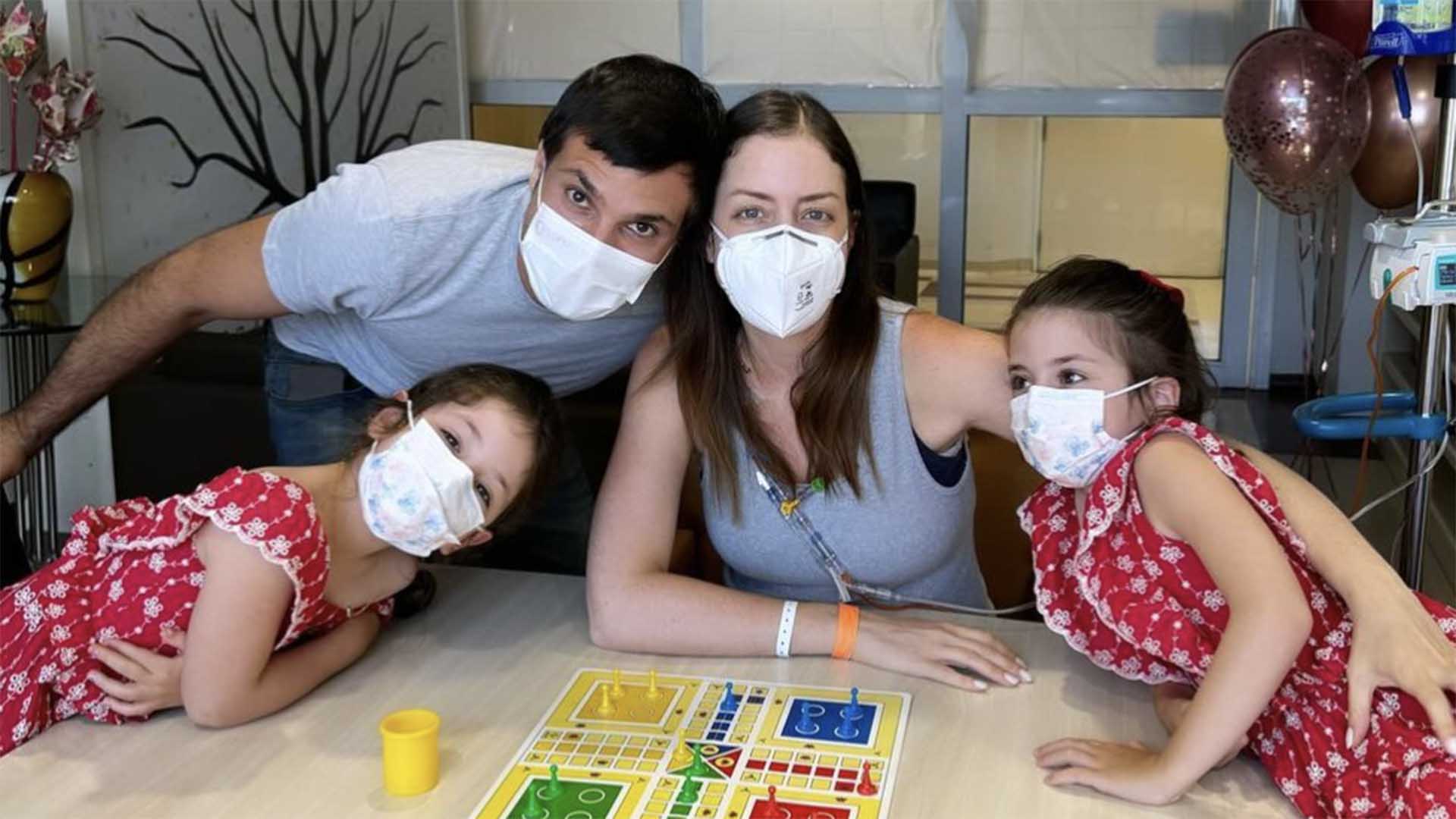 Internada, Fabiana Justus reencontra os filhos: ‘Não estava mais suportável’
