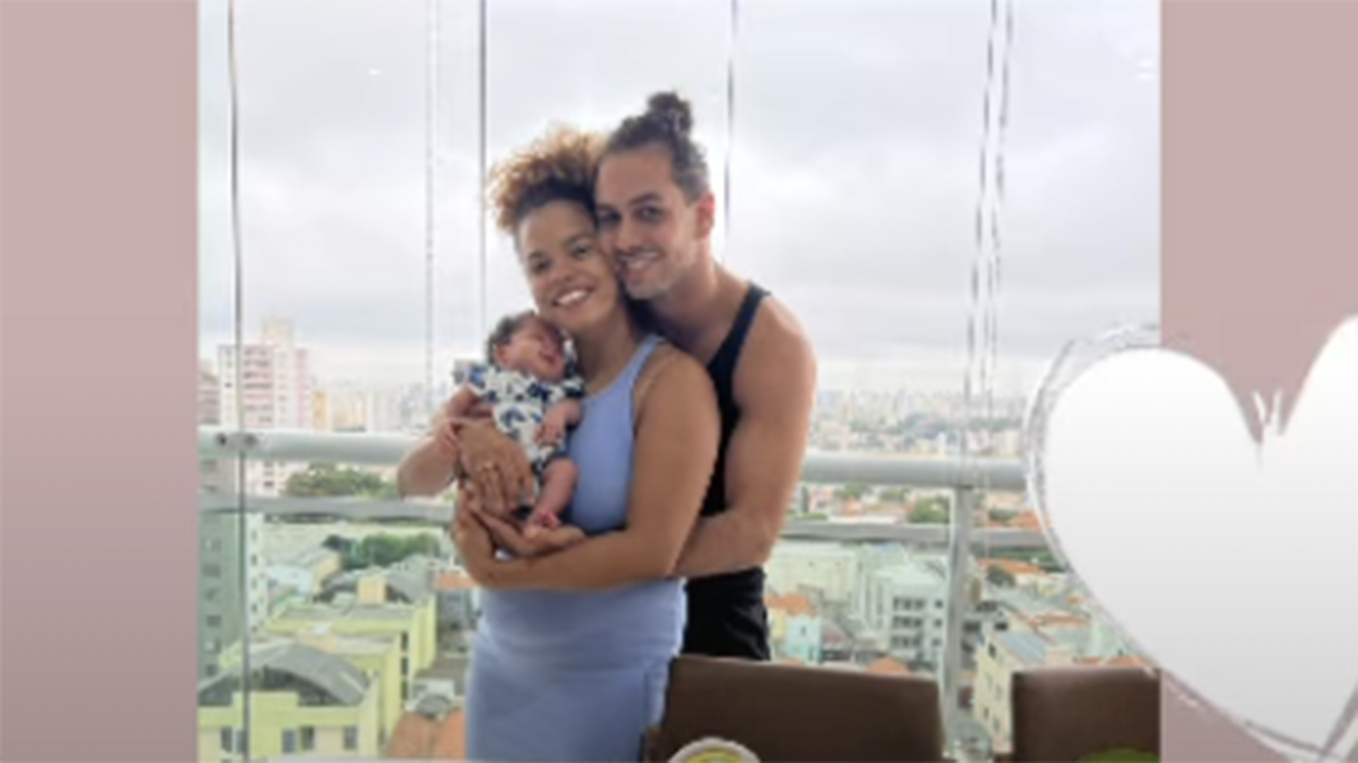 Jeniffer Nascimento exibe o rosto da filha em foto inédita