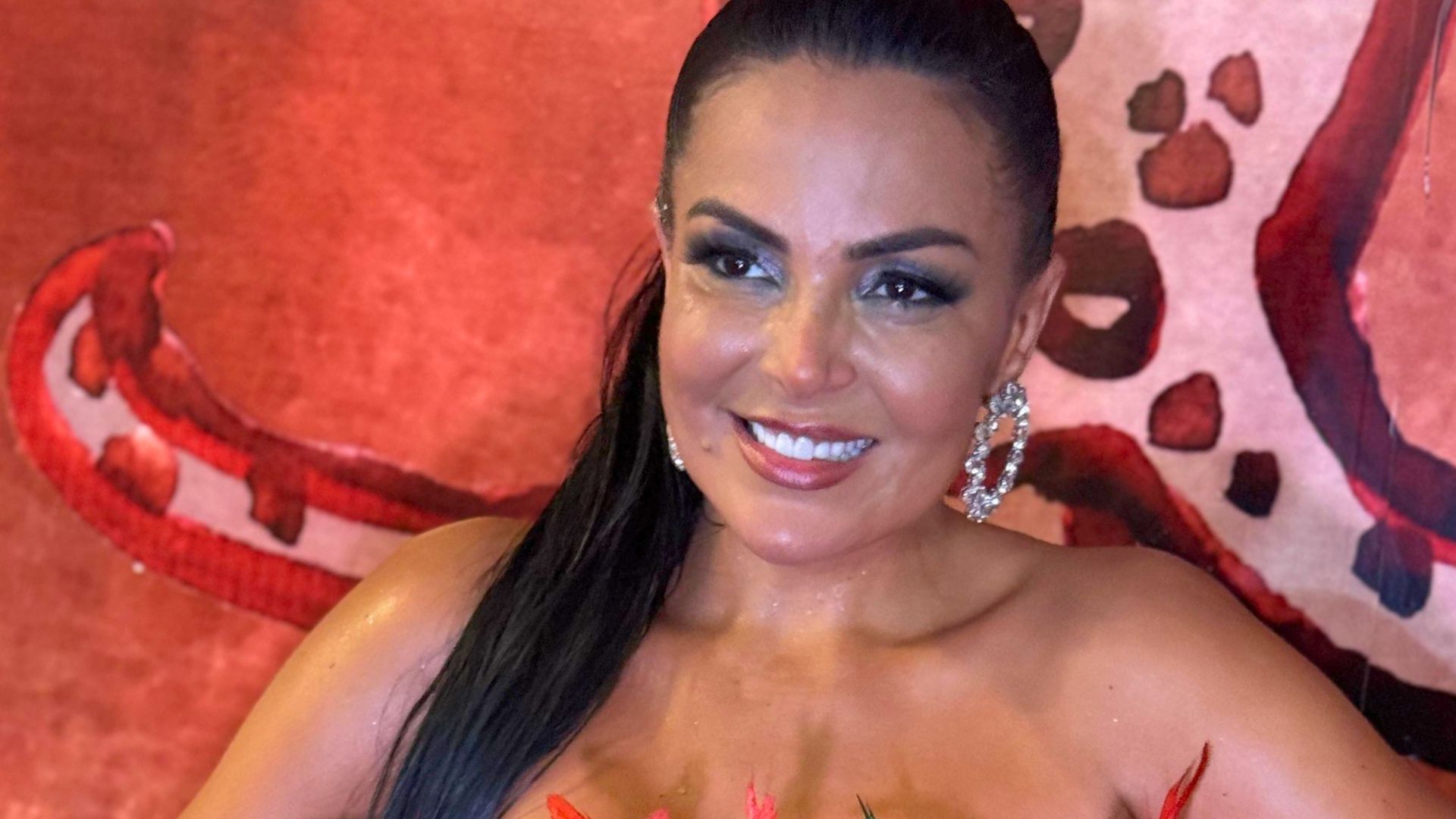 Gardênia Cavalcanti rouba a cena em ensaio para Carnaval; veja fotos