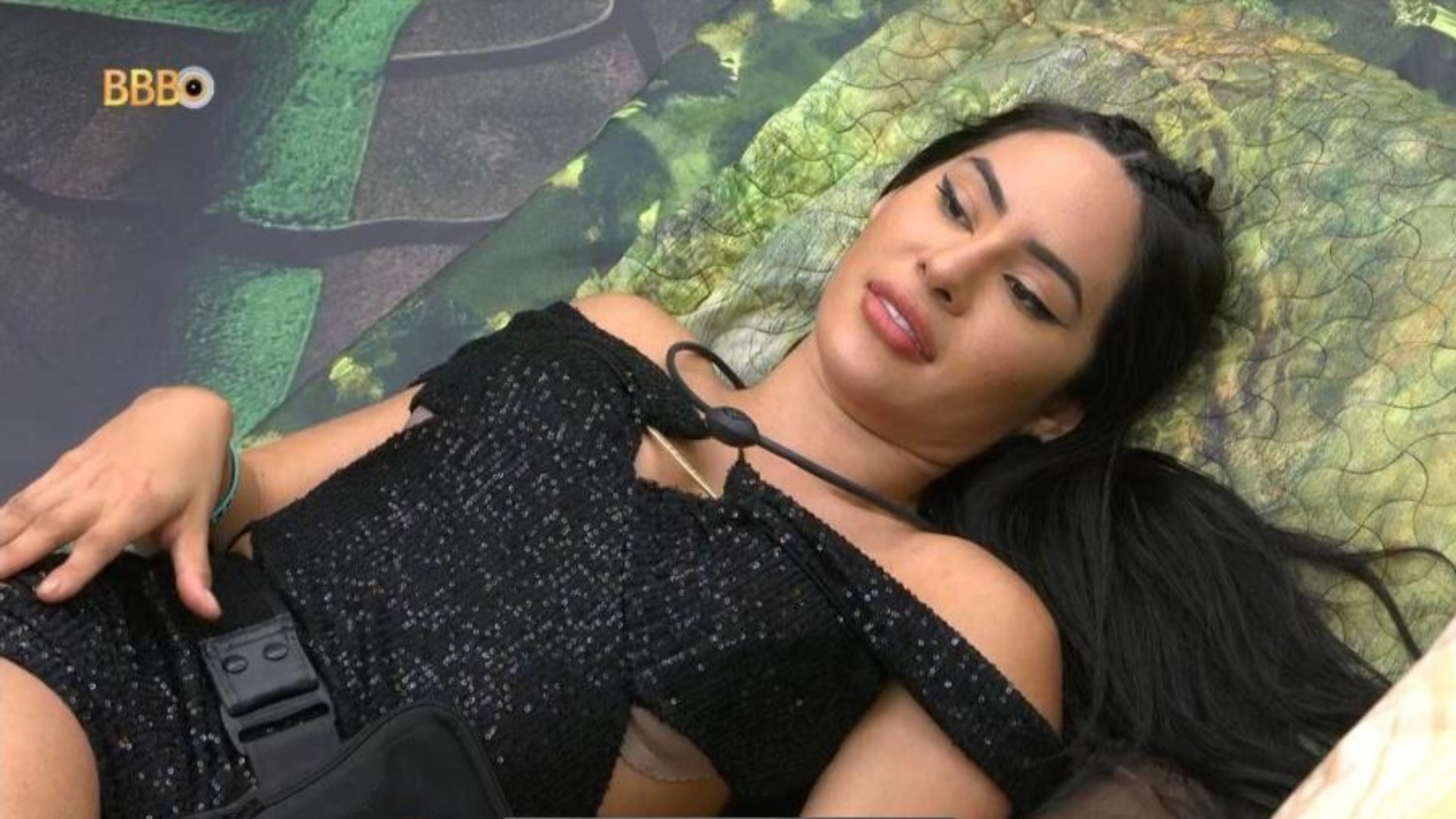 BBB 24: Na festa, Vinicius investe em Isabelle: “Vontade de dar um beijo”
