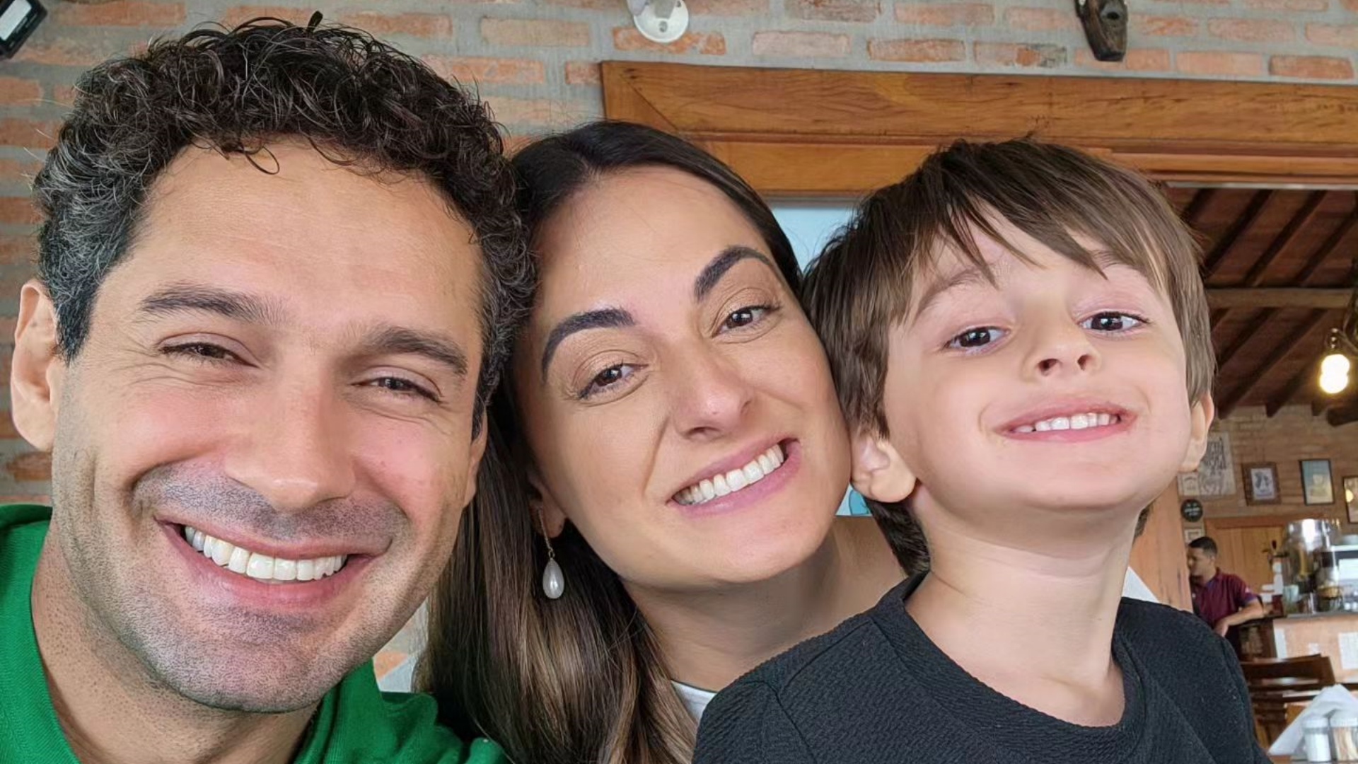 Ao lado da família, João Baldasserini comemora aniversário: “Abençoado”