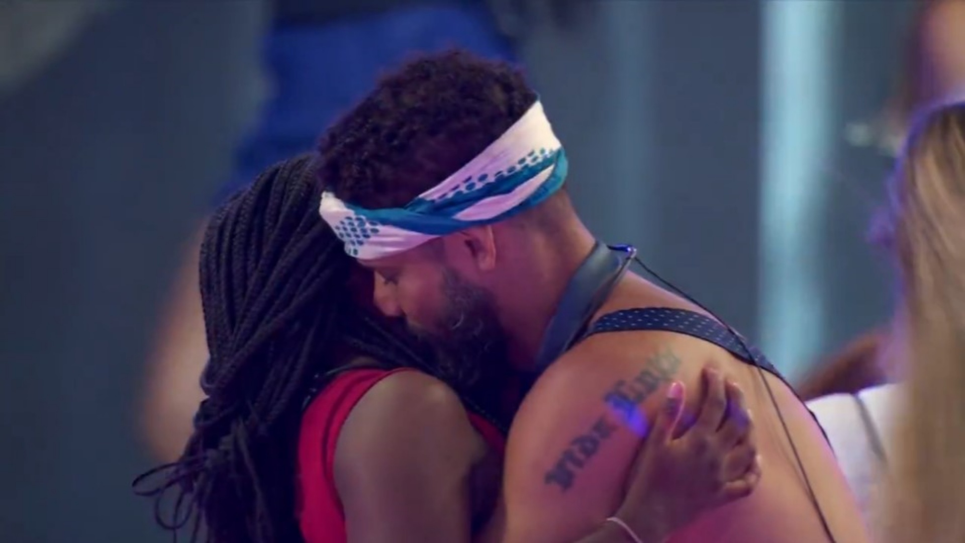 BBB 24: Leidy Elin e Juninho protagonizam clima quente durante a festa