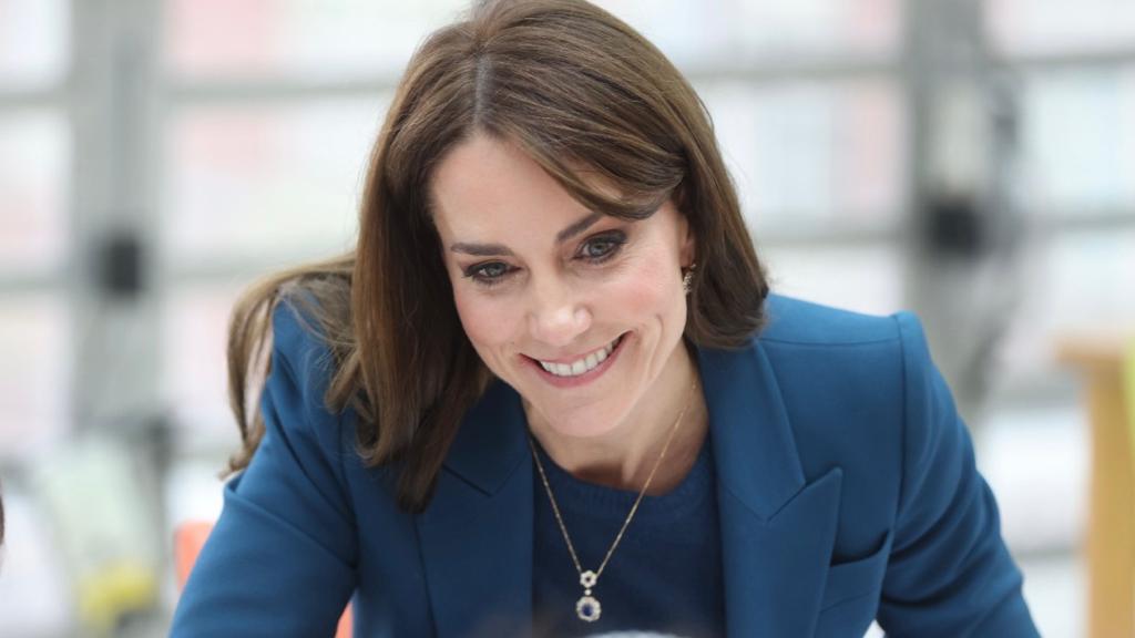 Kate Middleton vai trabalhar da cama enquanto se recupera de cirurgia