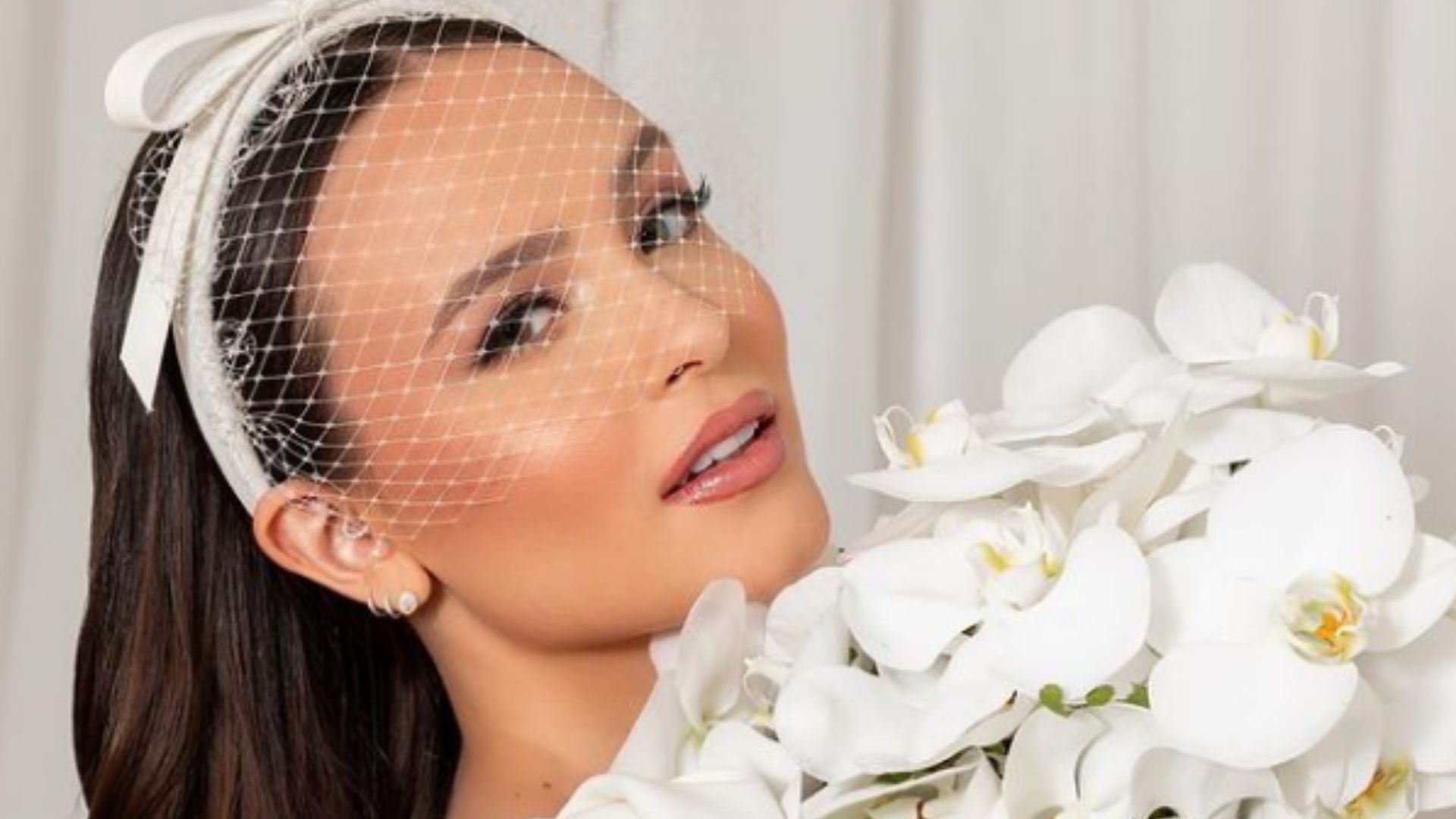 Site chinês vende réplica de vestido de casamento de Larissa Manoela