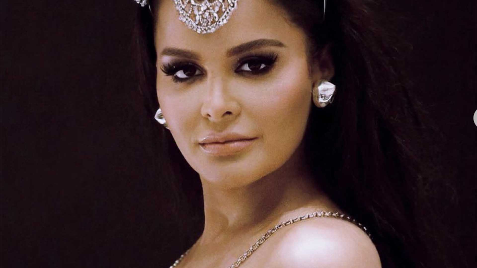 Maraisa esconde só o essencial em look minúsculo para ensaio fotográfico