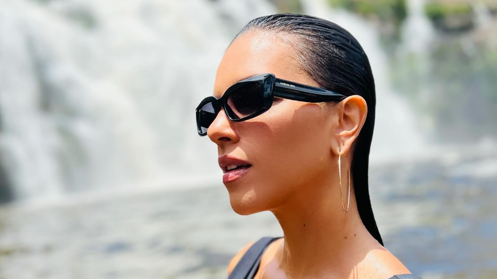Mariana Rios ostenta corpão sarado em cliques na cachoeira: “Belíssima”