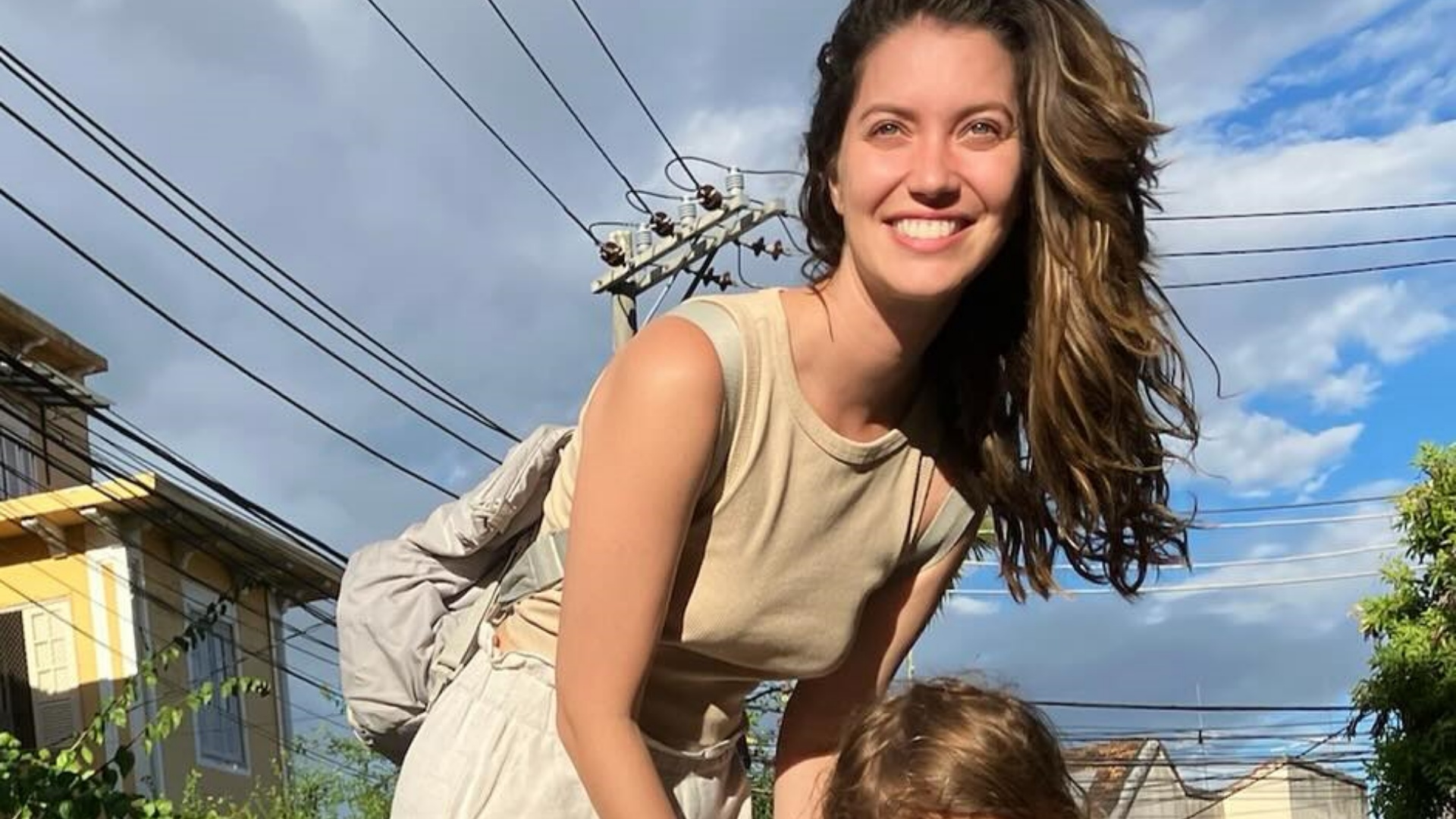 Nathalia Dill surge em cliques raros com a filha: “Lindas”
