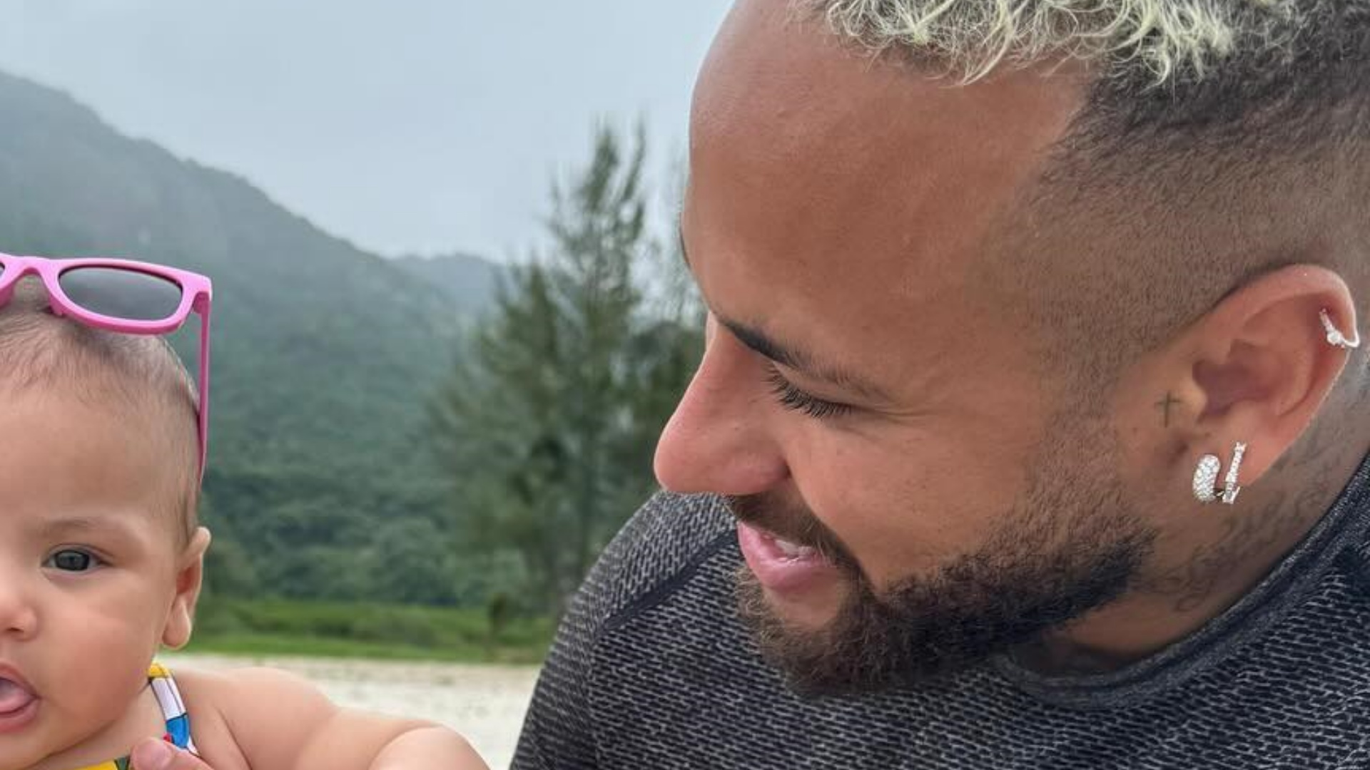 Filha de Neymar surge de maiô durante passeio na praia: “Que linda”