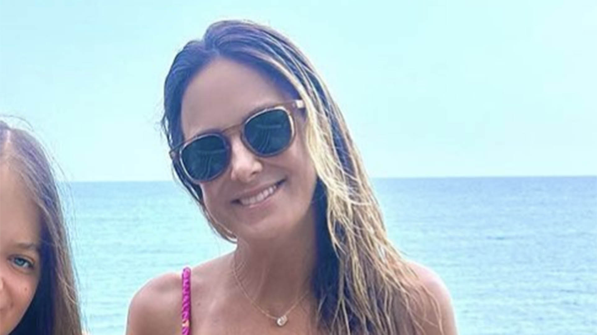 Tal mãe, tal filhas! Ticiane Pinheiro e as filhas usam looks iguais na praia