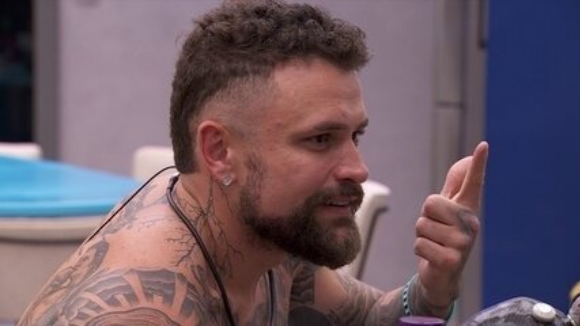 BBB 24: Vinicius relembra amputação da perna: “Chorei quando vi minha mãe”